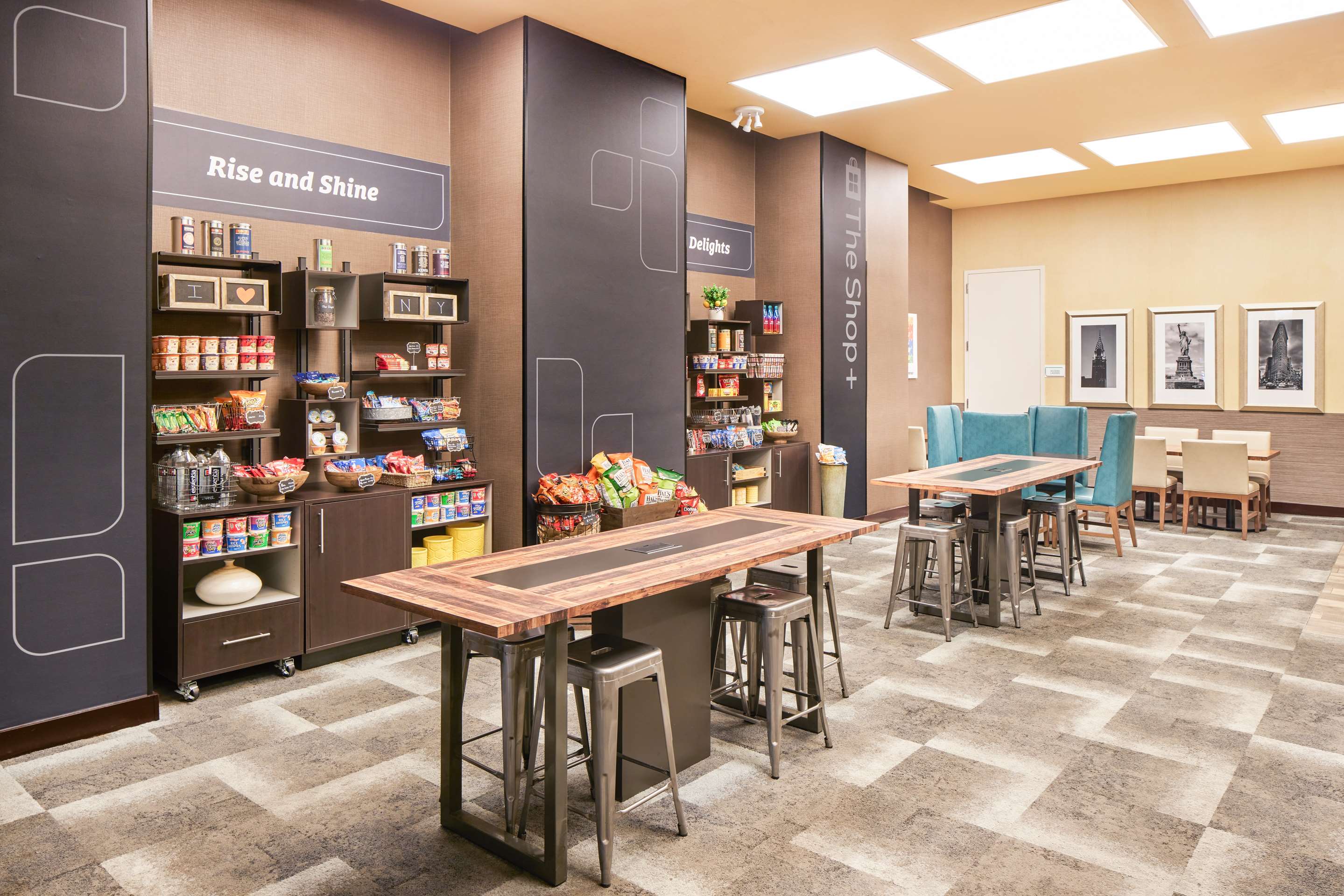 Breakfast Area | Hilton Garden Inn New York/West 35th Street