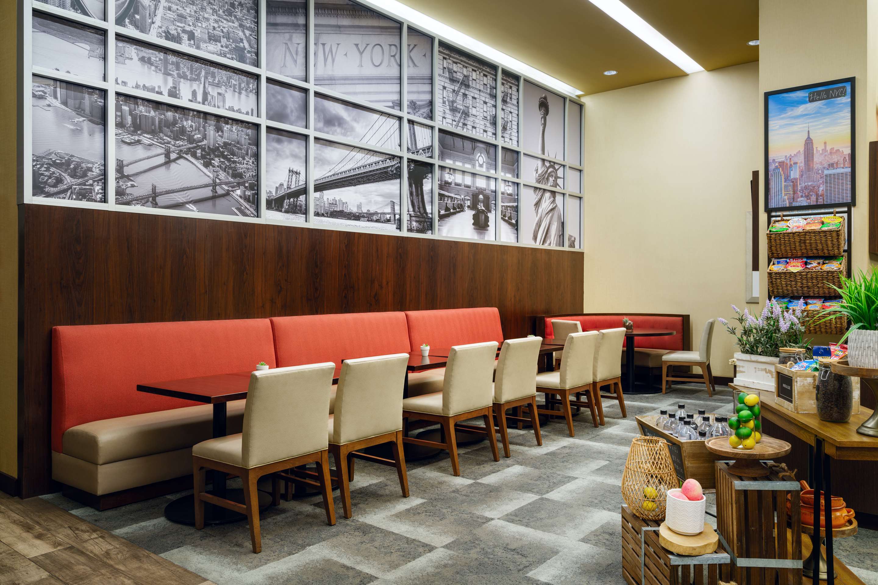 Restaurant | Hilton Garden Inn New York/West 35th Street