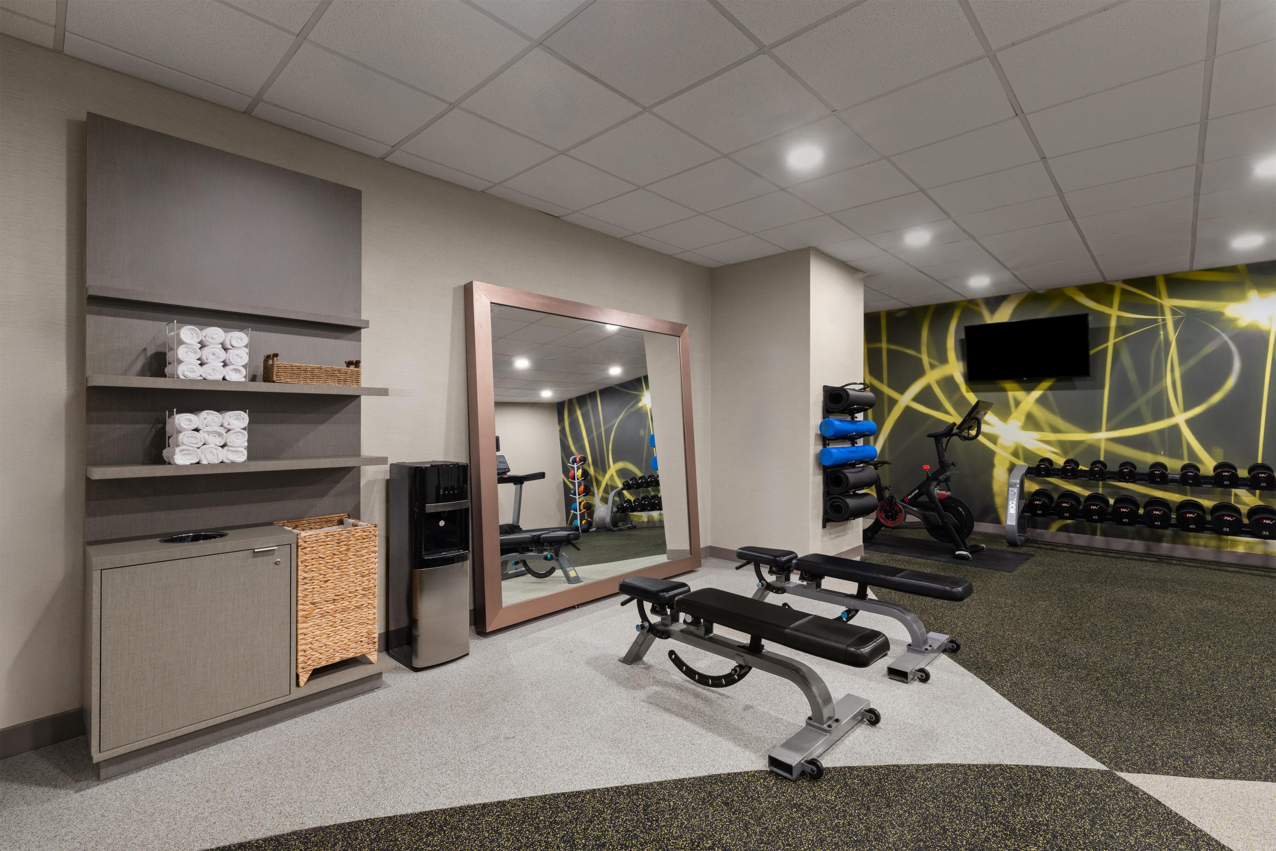 Health club fitness center gym | Hilton Garden Inn New York/West 35th Street
