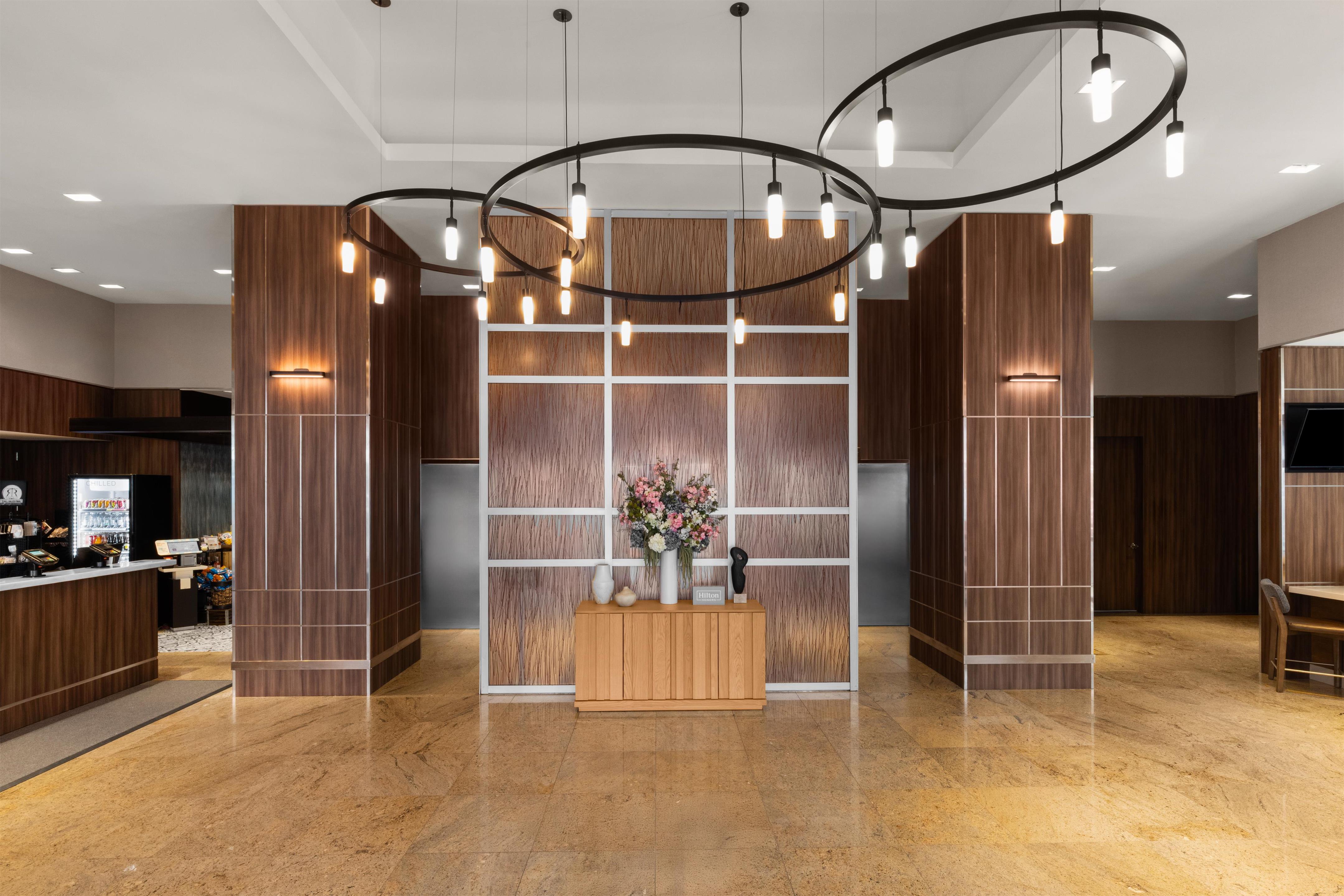 Lobby | Hilton Garden Inn New York/West 35th Street