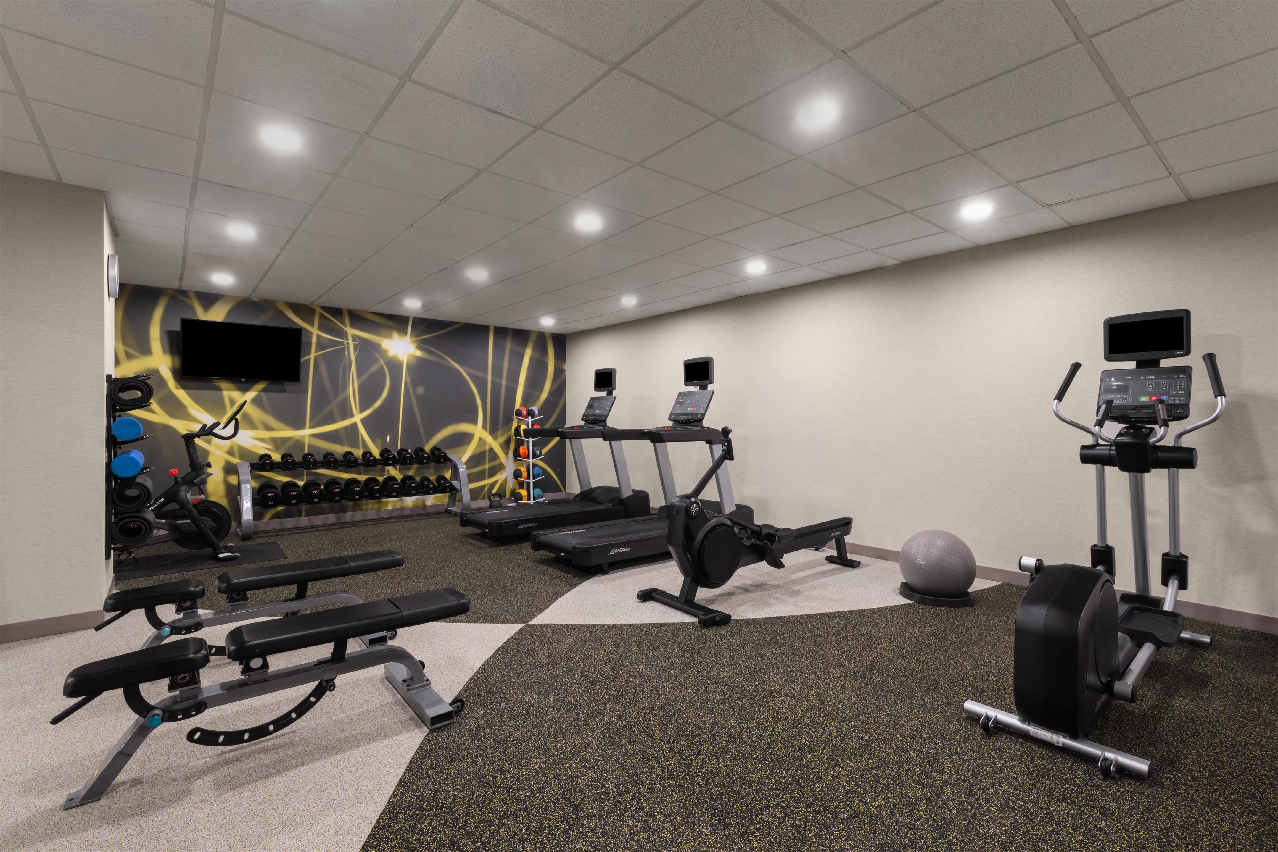 Health club fitness center gym | Hilton Garden Inn New York/West 35th Street