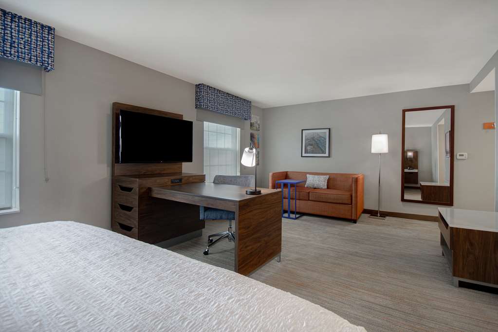 Hampton Inn & Suites by Hilton Yonkers - Tap to explore photos