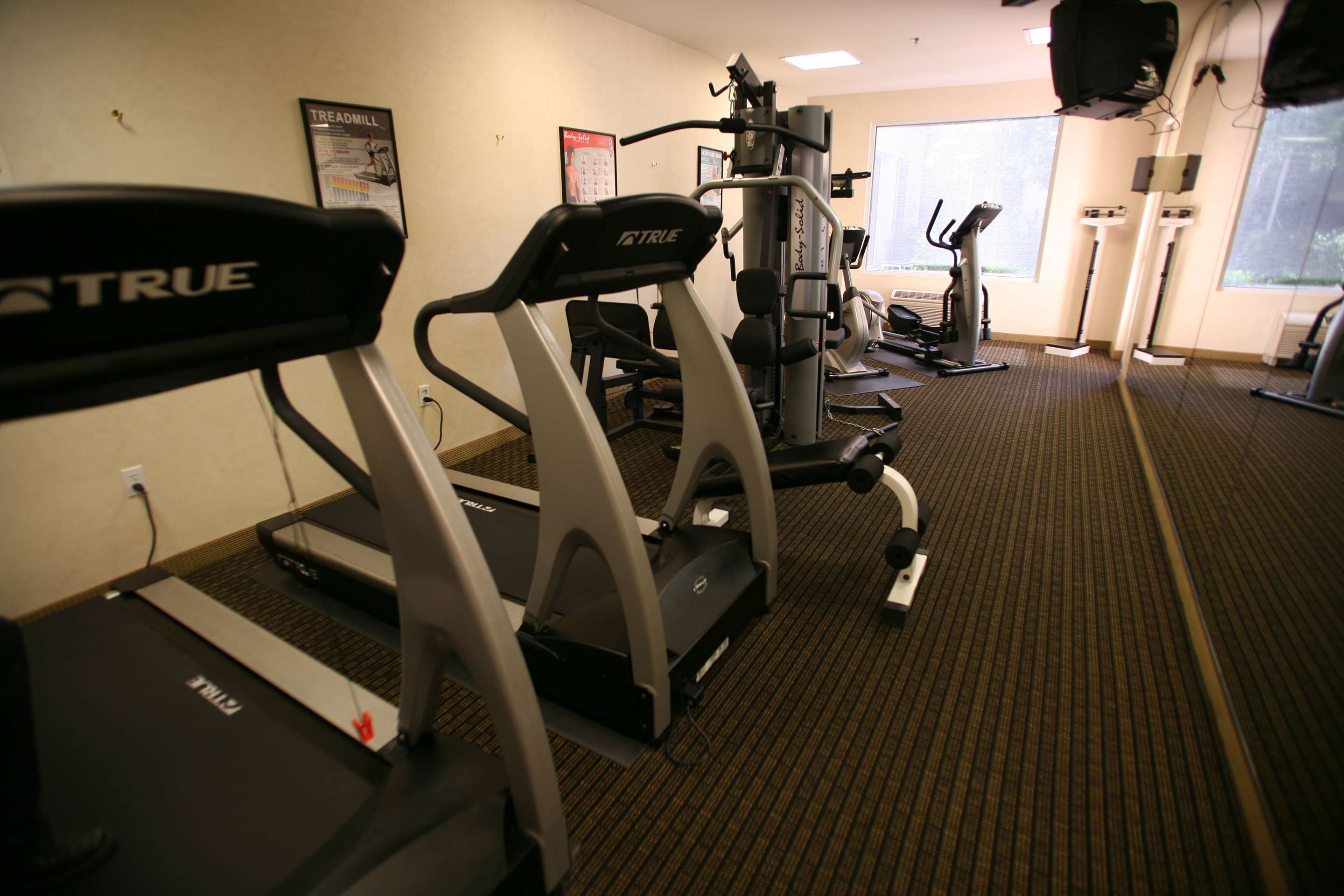 Health club fitness center gym | Hilton Garden Inn Fairfield
