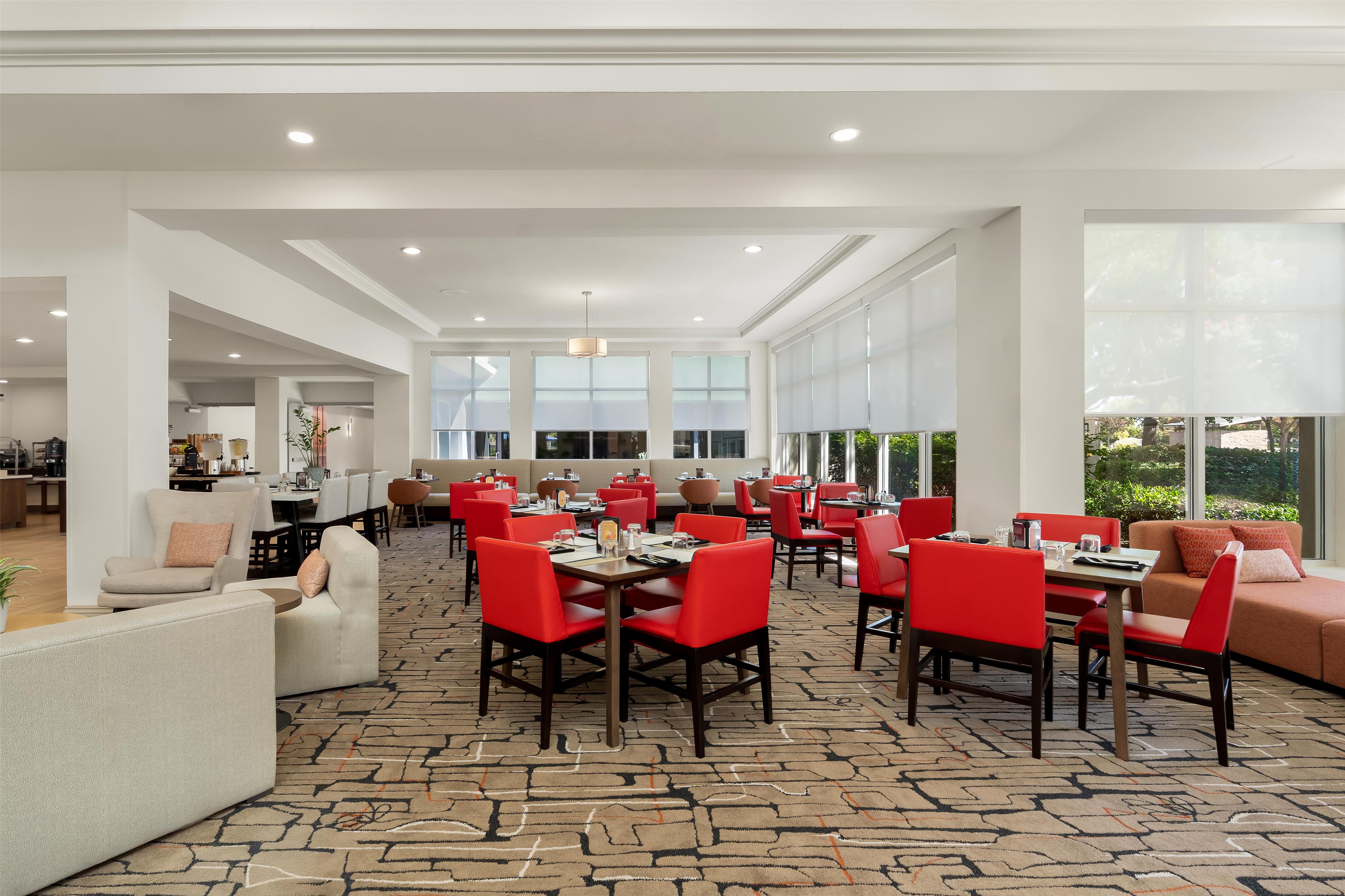 Breakfast Area | Hilton Garden Inn Fairfield