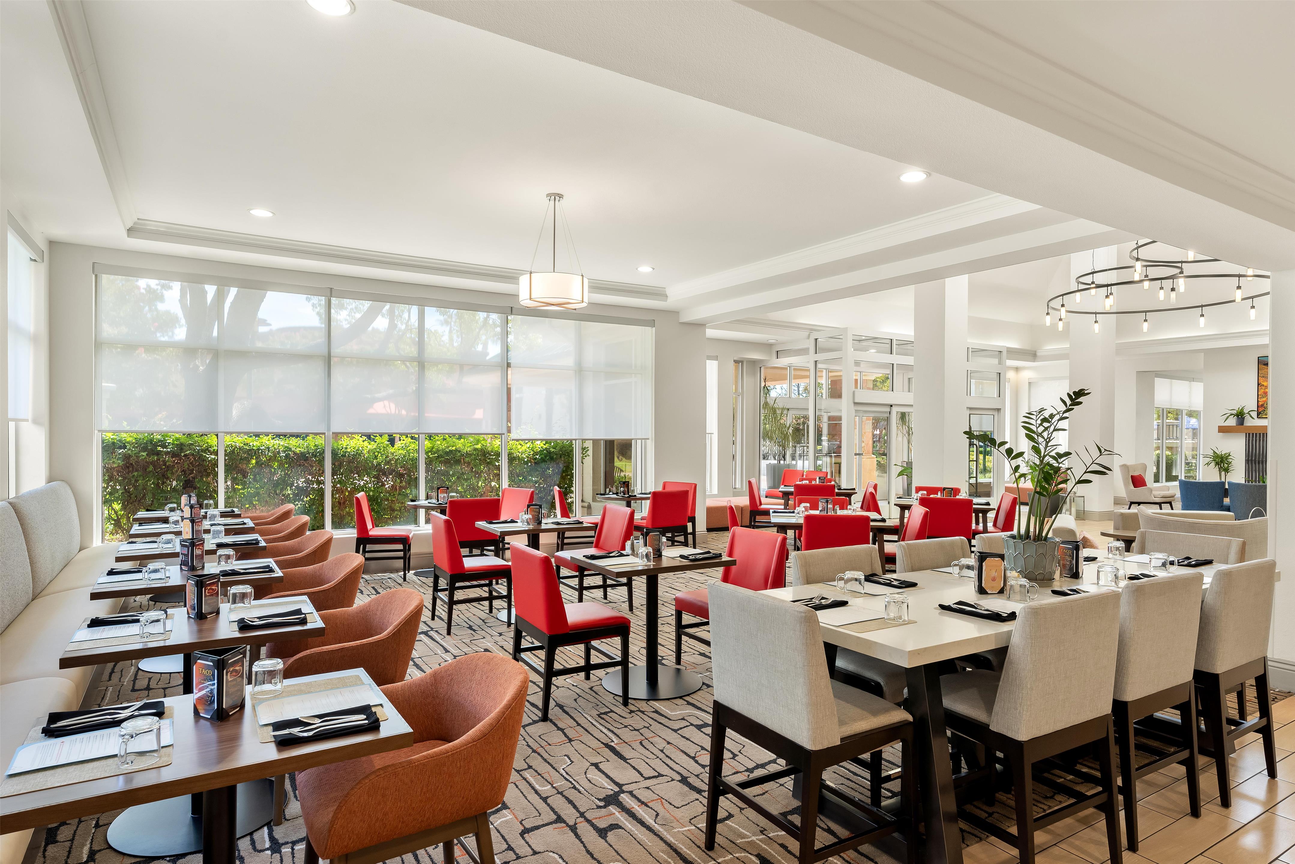Breakfast Area | Hilton Garden Inn Fairfield