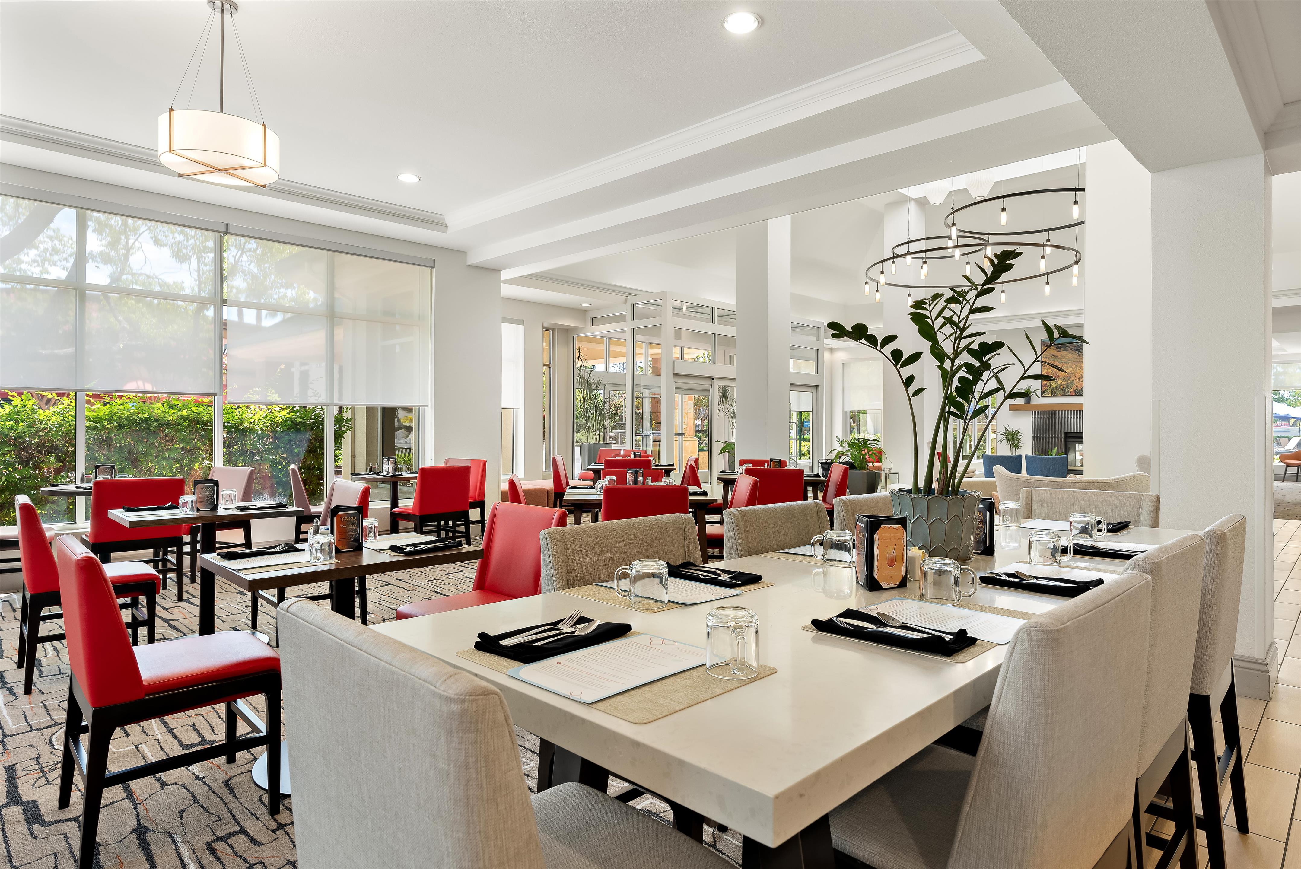 Breakfast Area | Hilton Garden Inn Fairfield