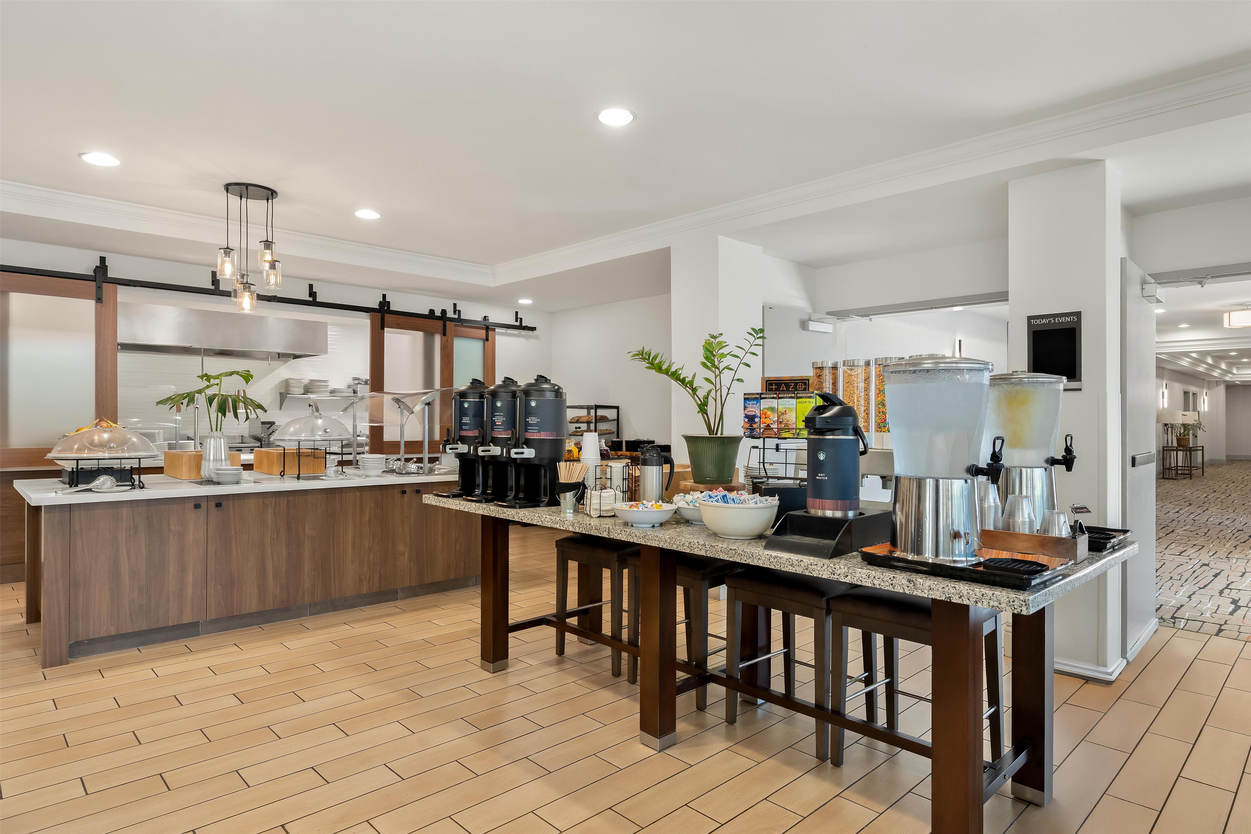 Breakfast Area | Hilton Garden Inn Fairfield