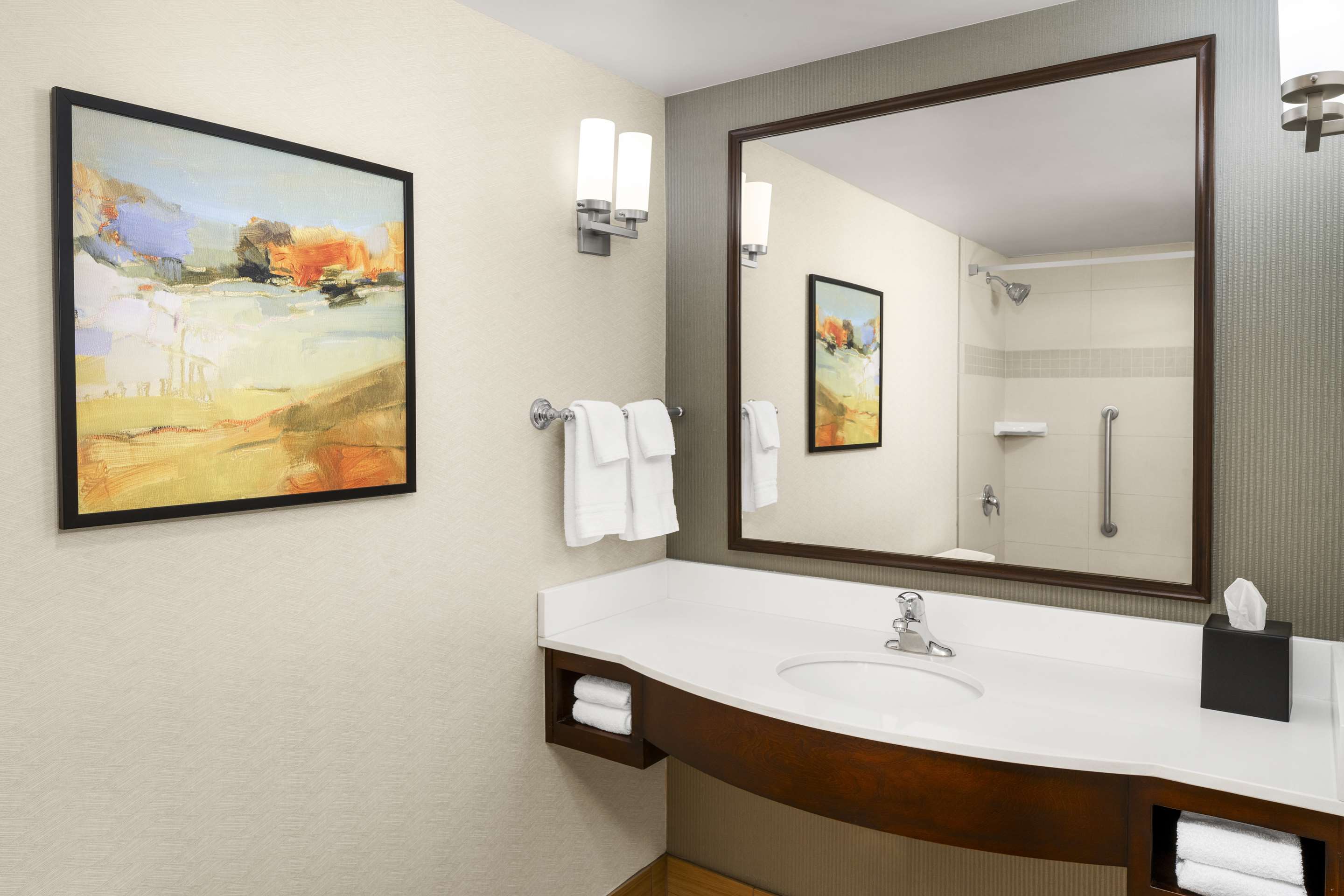 Guest room bath