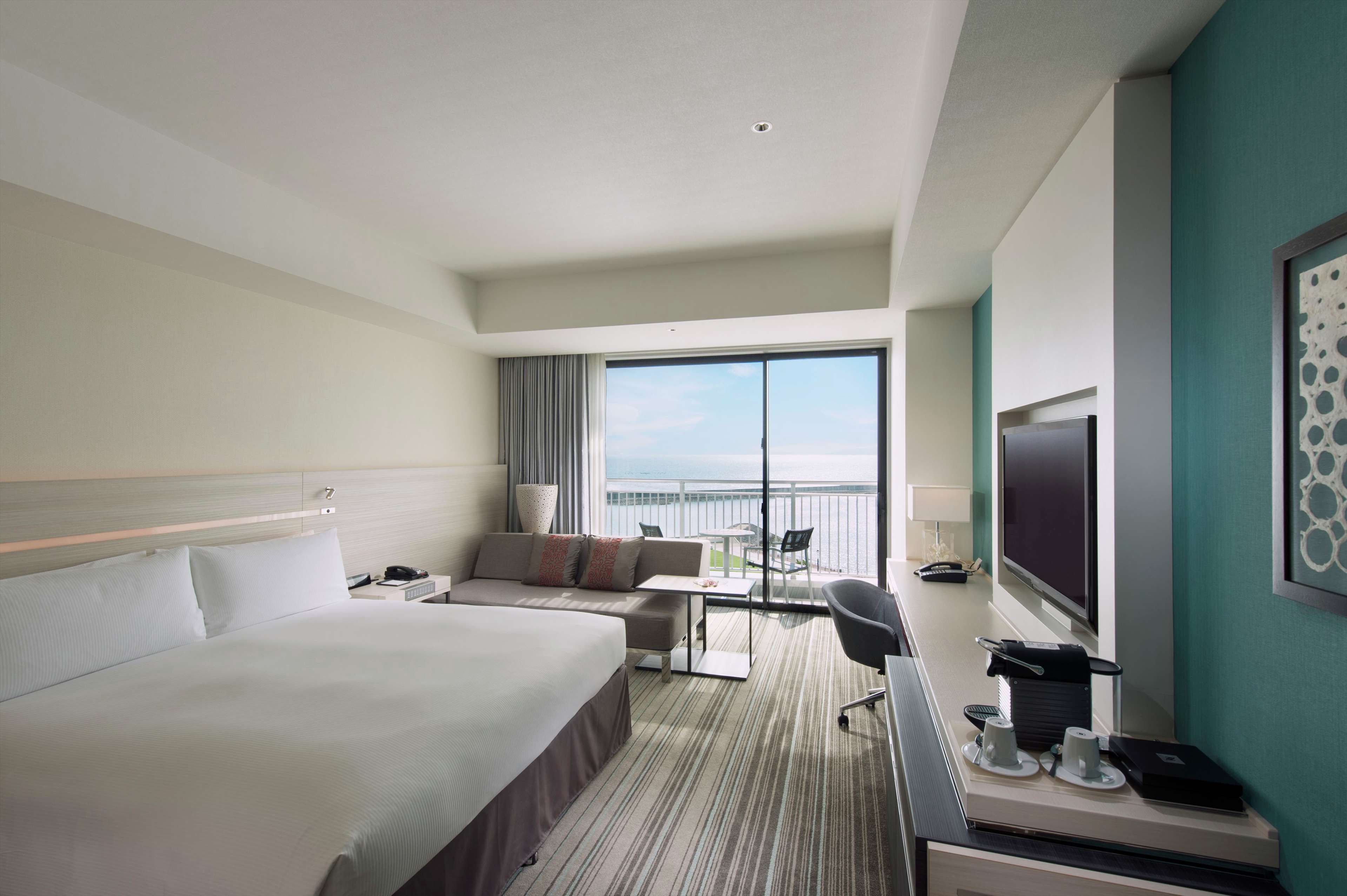 HILTON OKINAWA CHATAN RESORT Room Type - KING EXECUTIVE -OCEAN VIEW