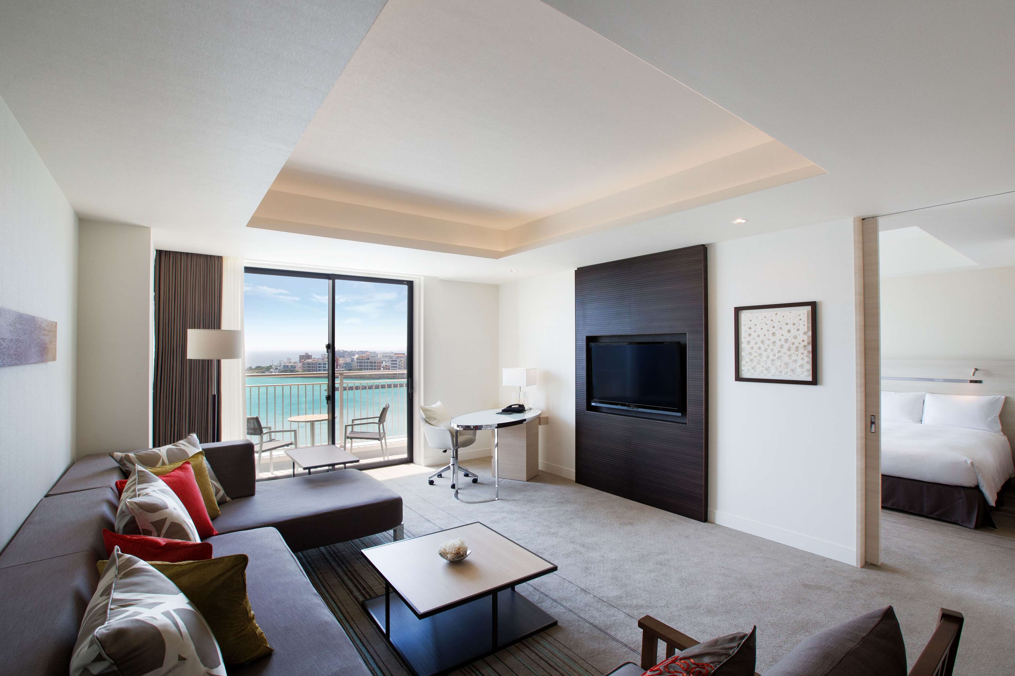 HILTON OKINAWA CHATAN RESORT Room Type - KING ONE BEDROOM SUITE