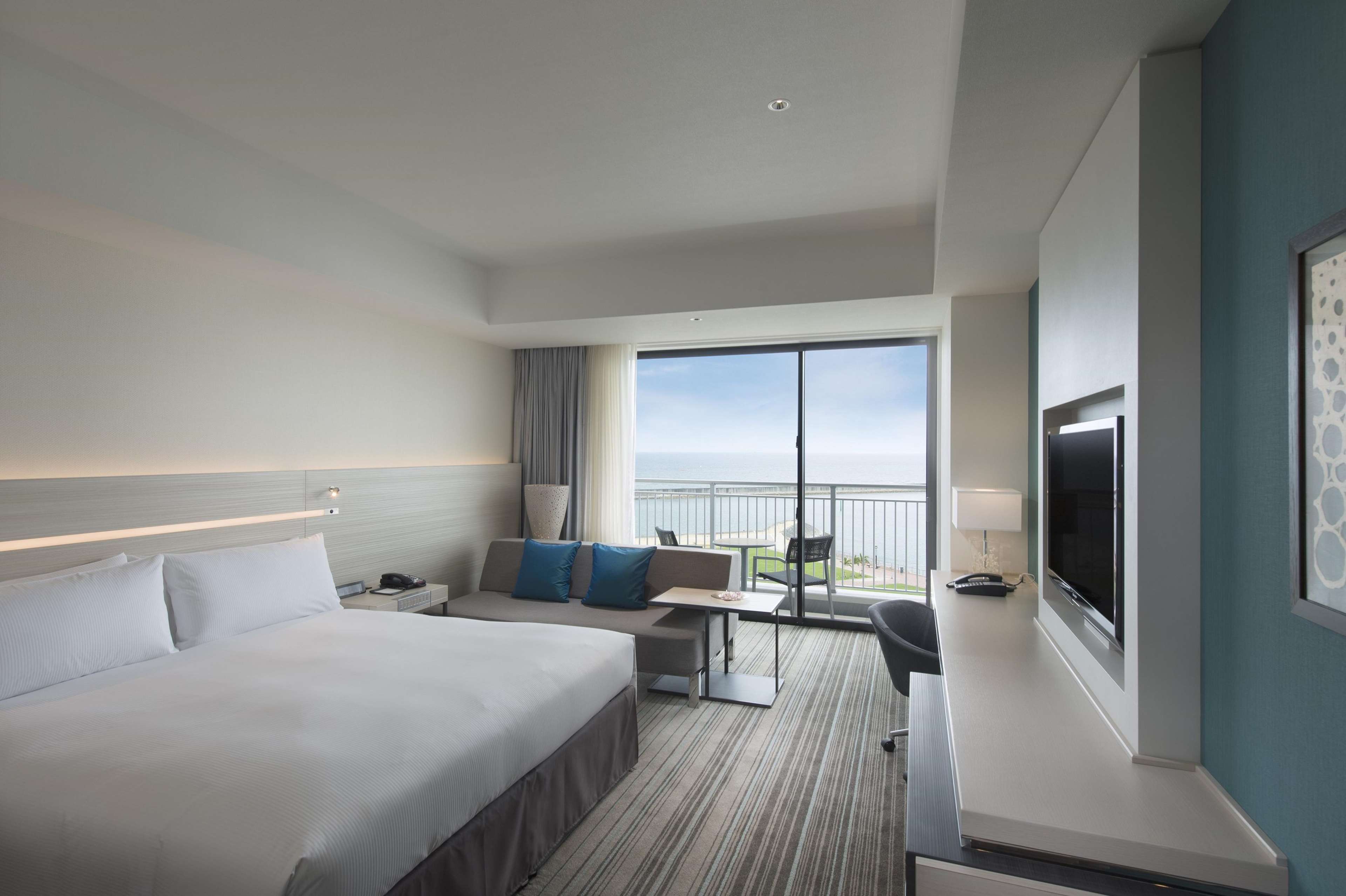 HILTON OKINAWA CHATAN RESORT Room Type - KING ROOM W/OCEAN VIEW