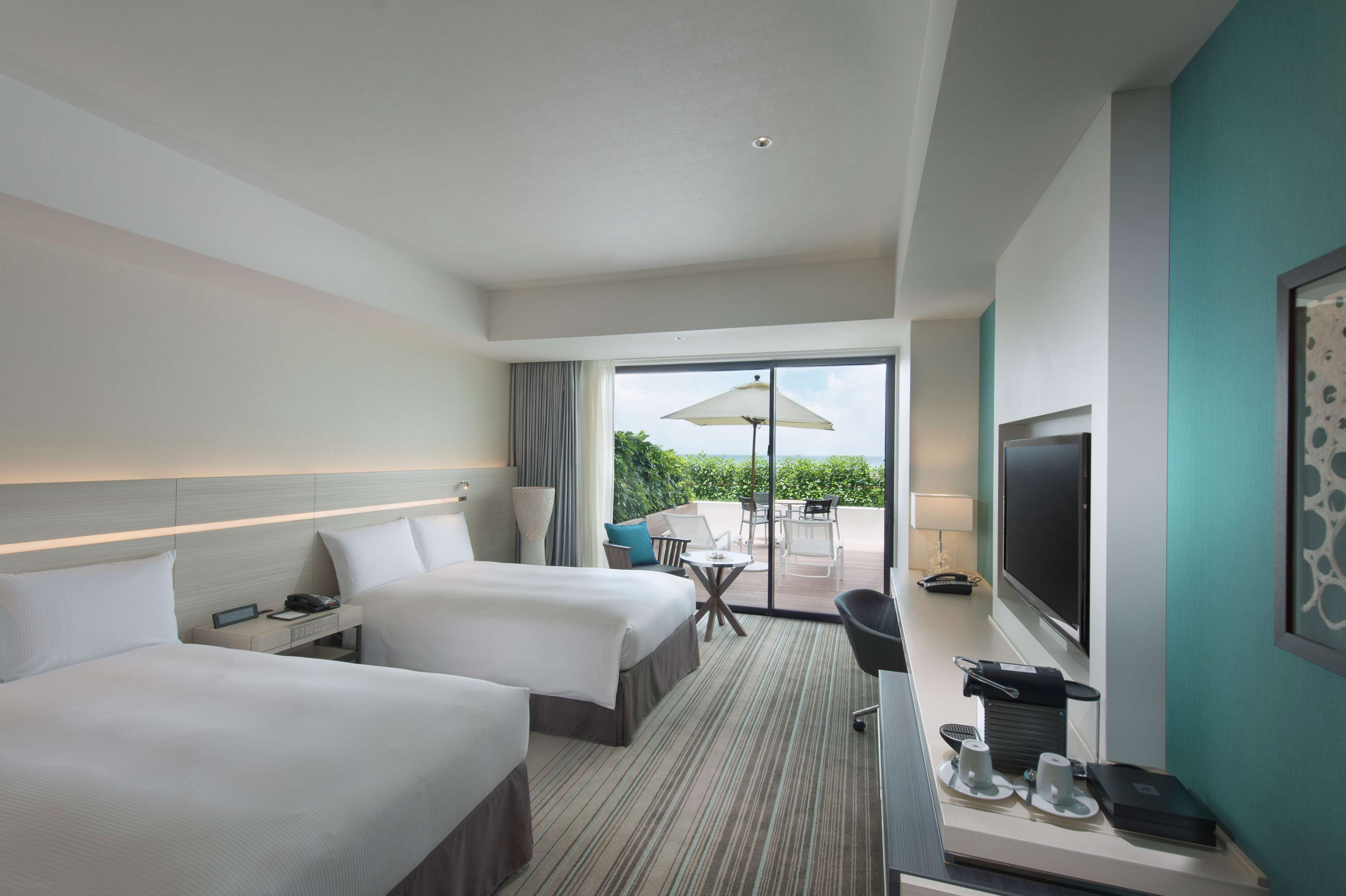HILTON OKINAWA CHATAN RESORT Room Type - TWIN EXECUTIVE -OCEAN VIEW