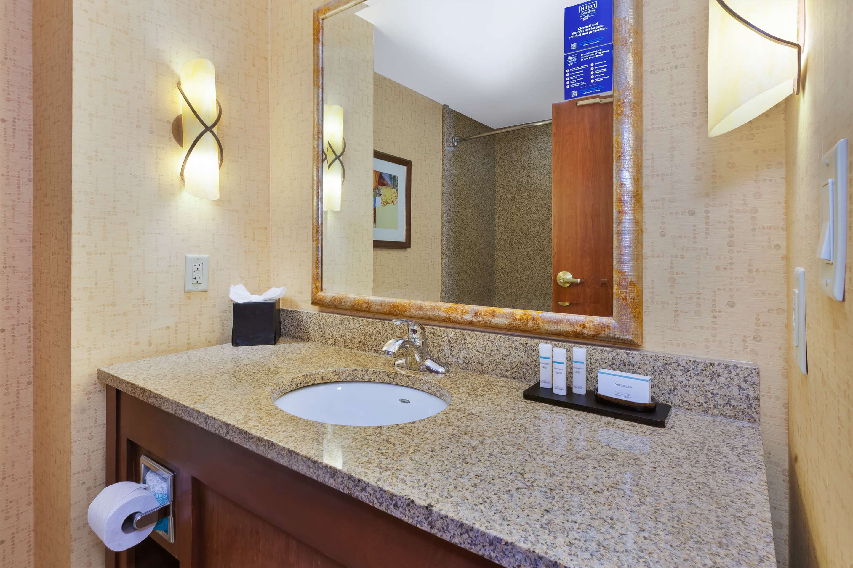Guest room bath
