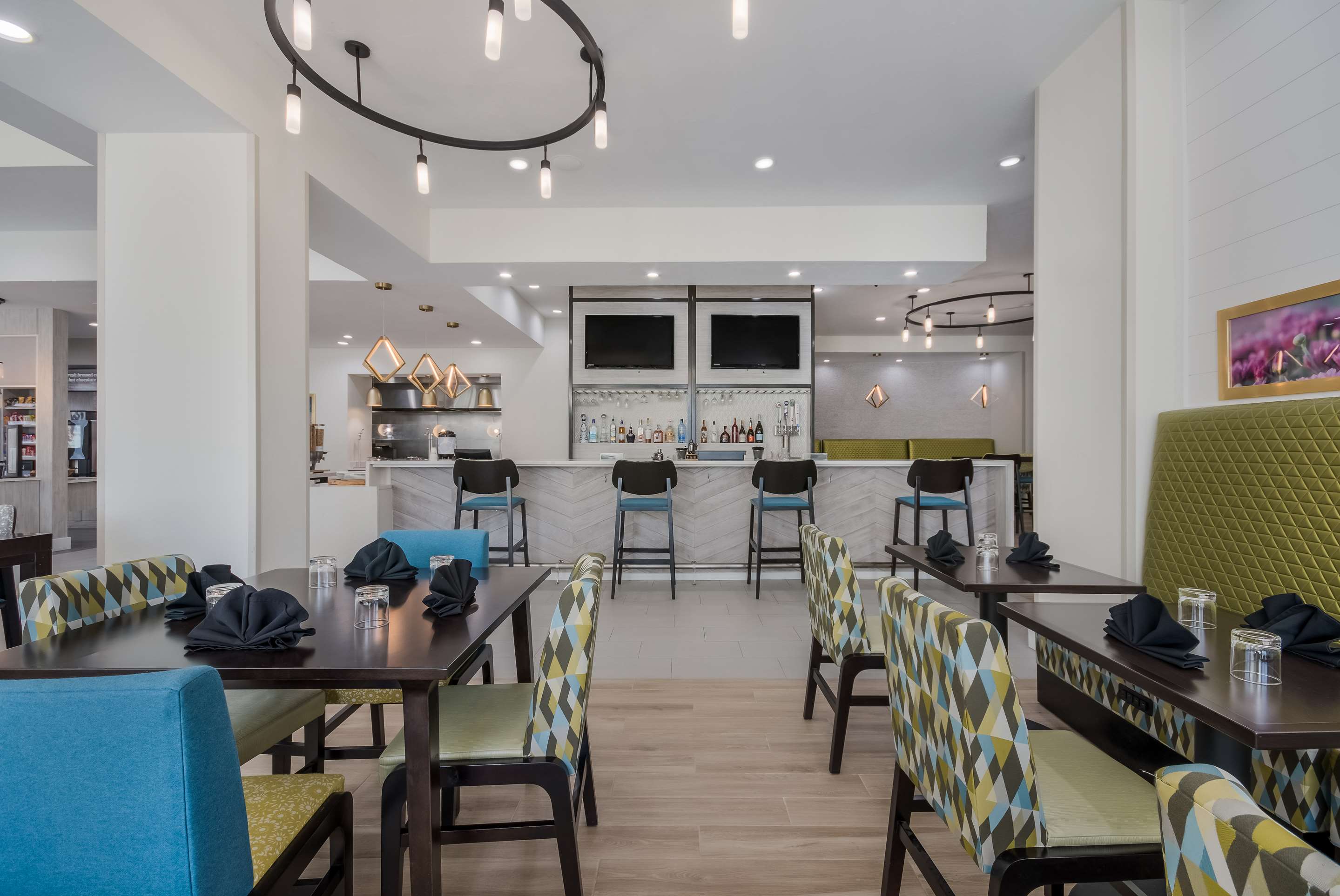 Breakfast Area | Hilton Garden Inn Oklahoma City Midtown