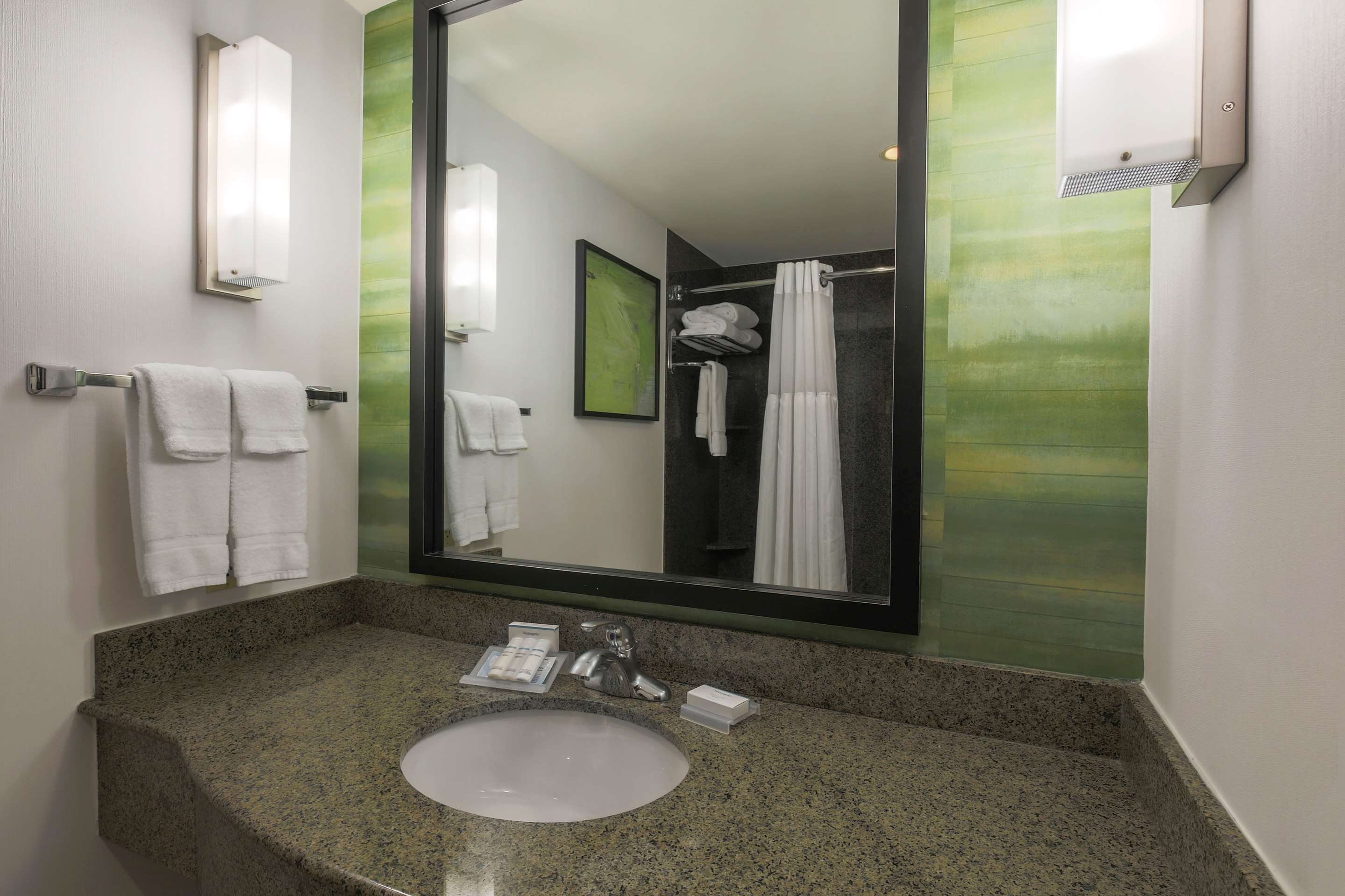 Guest room bath