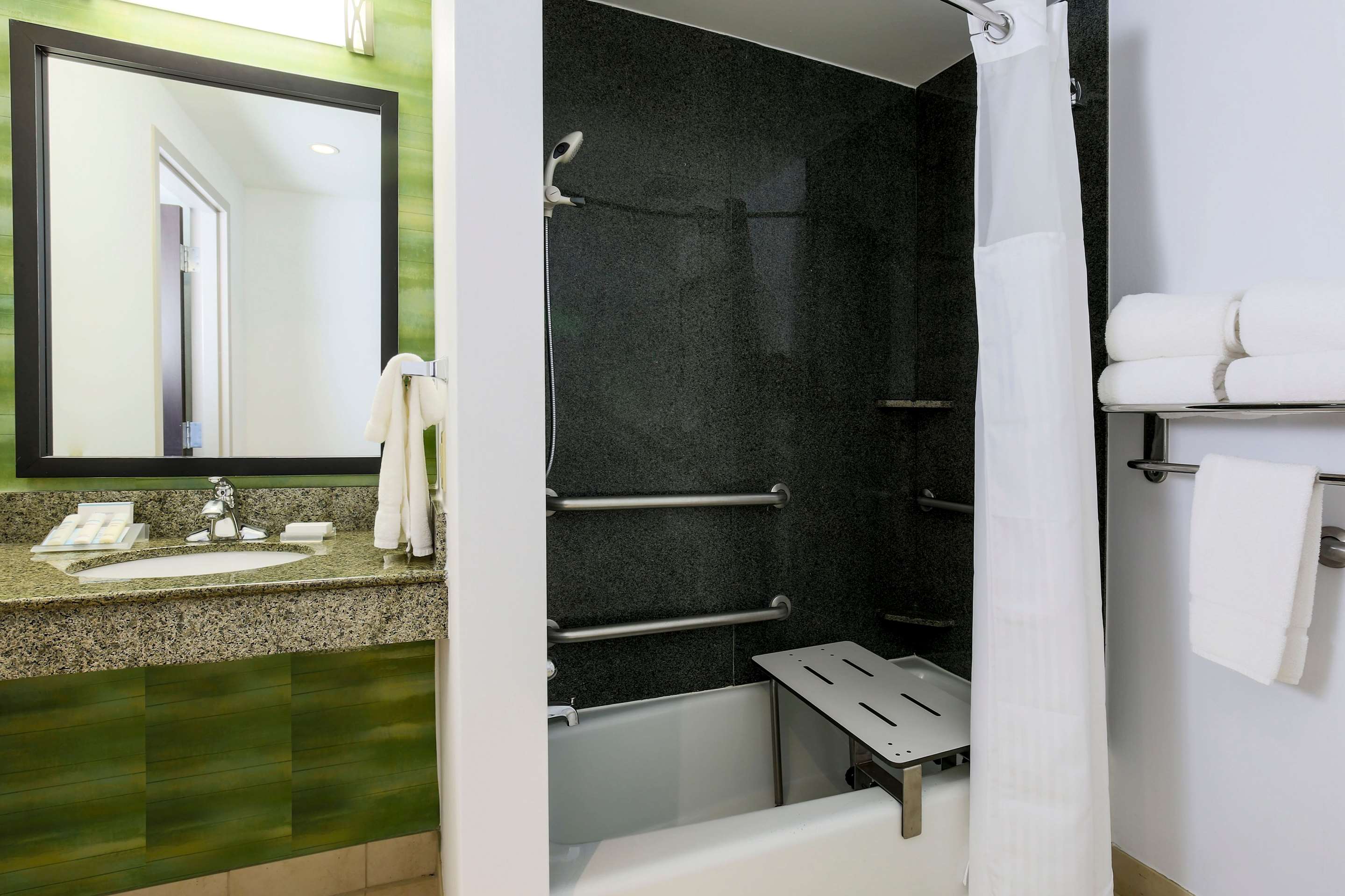 Guest room bath