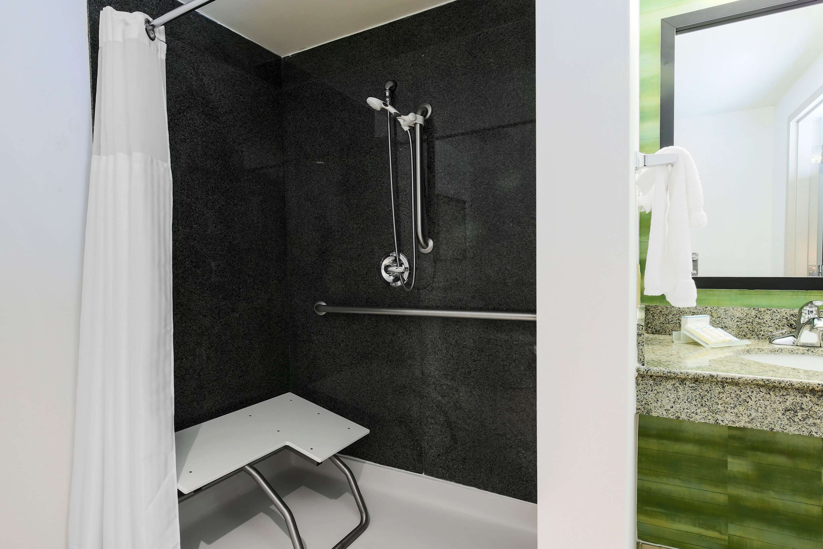Guest room bath