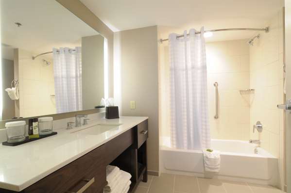  - Embassy Suites Oklahoma City - I-235, Exit 1E & 1F