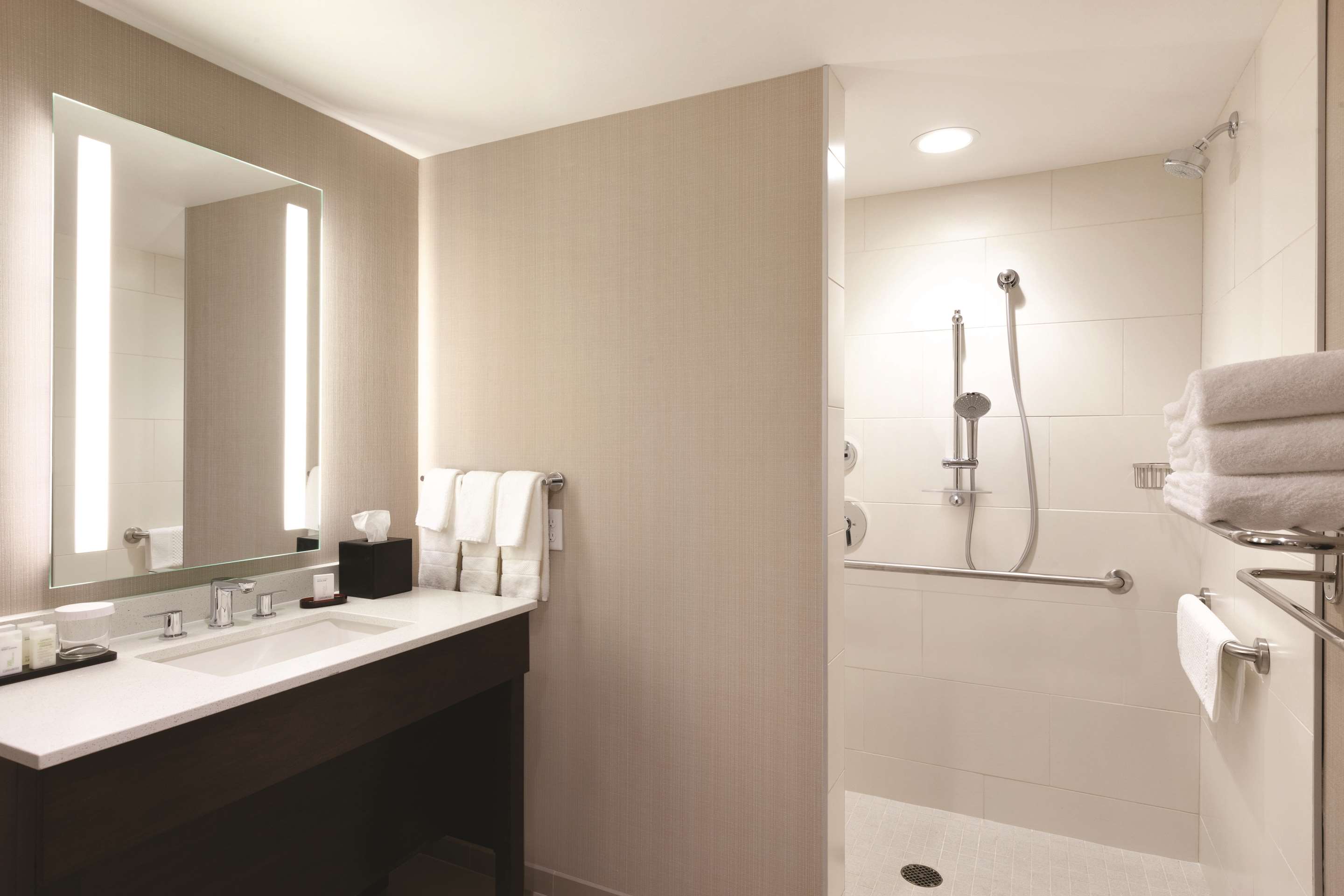 Guest room bath
