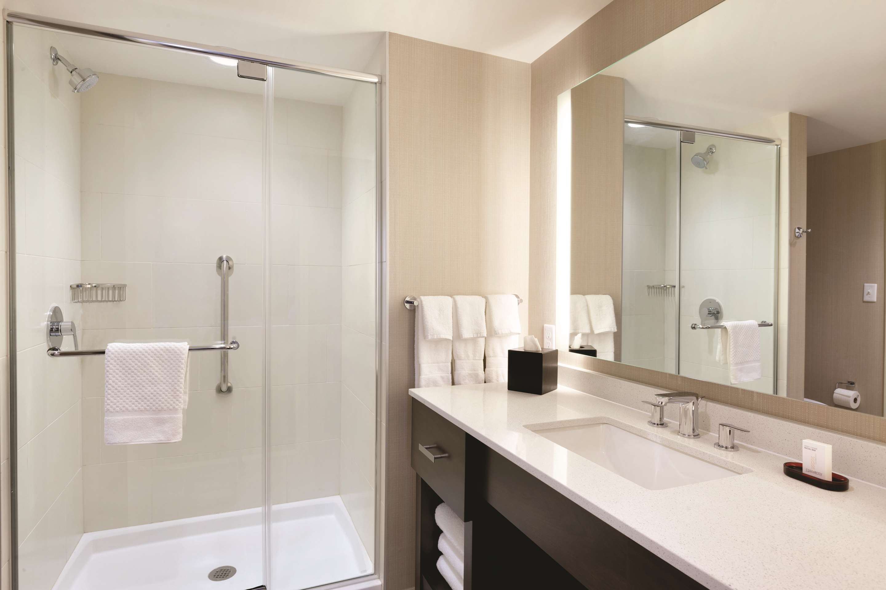 Guest room bath