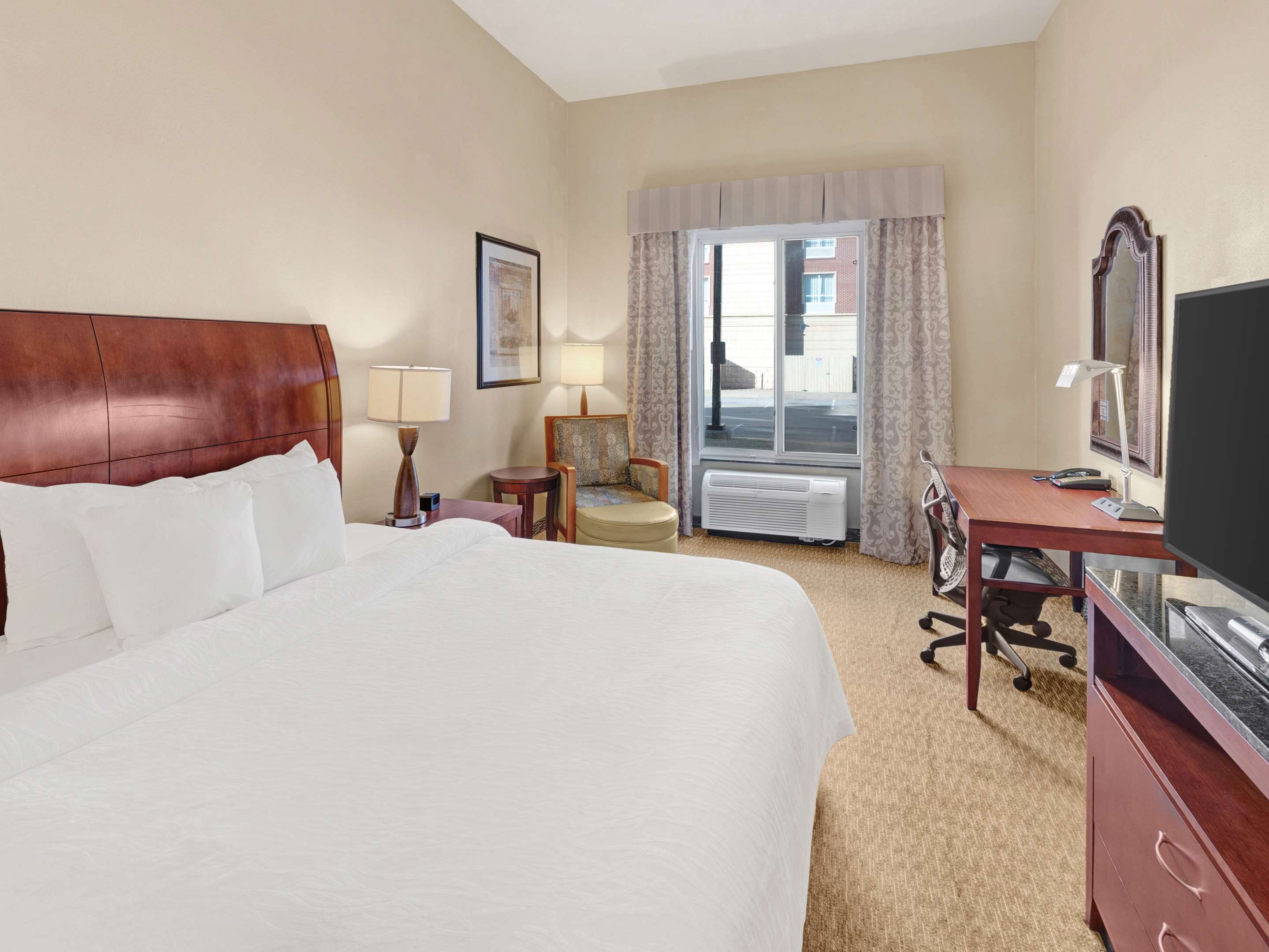 1 King Bed