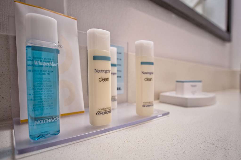 Hampton Inn Oklahoma City/Yukon-guestroom-Guest Room,Bathroom,On-Site.jpg