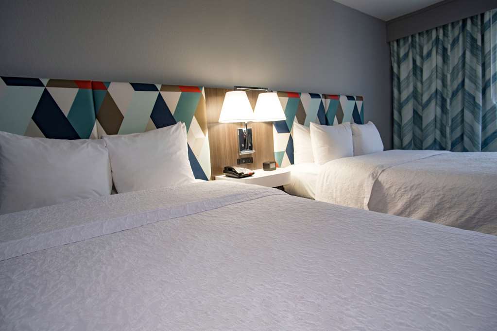 Hampton Inn Oklahoma City/Yukon-guestroom-Guest Room,On-Site.jpg