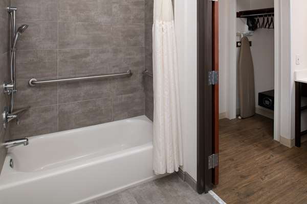  - DoubleTree by Hilton Hotel Olympia