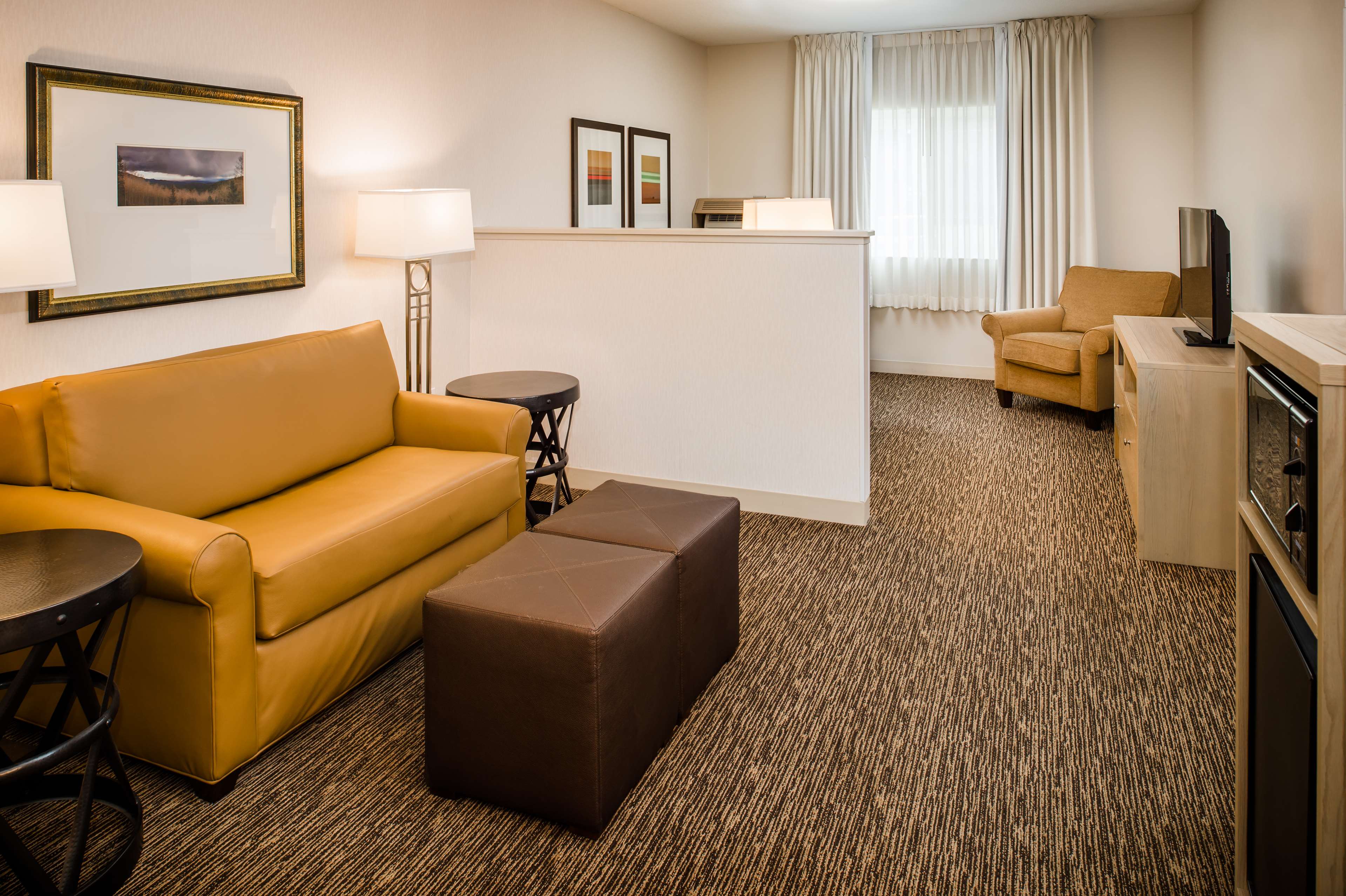 DoubleTree by Hilton Olympia Room Type - 1 KING SUITE NONSMK