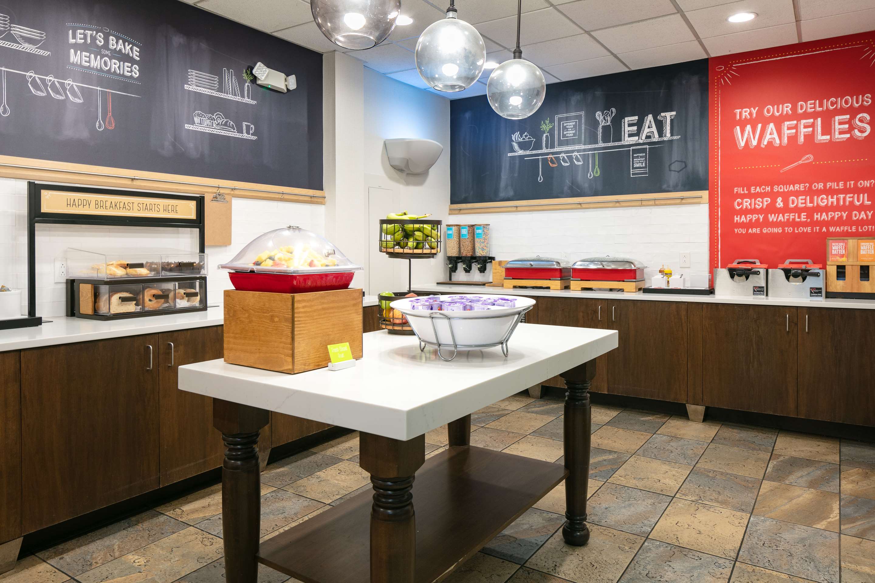 Breakfast Area | Hampton Inn Council Bluffs