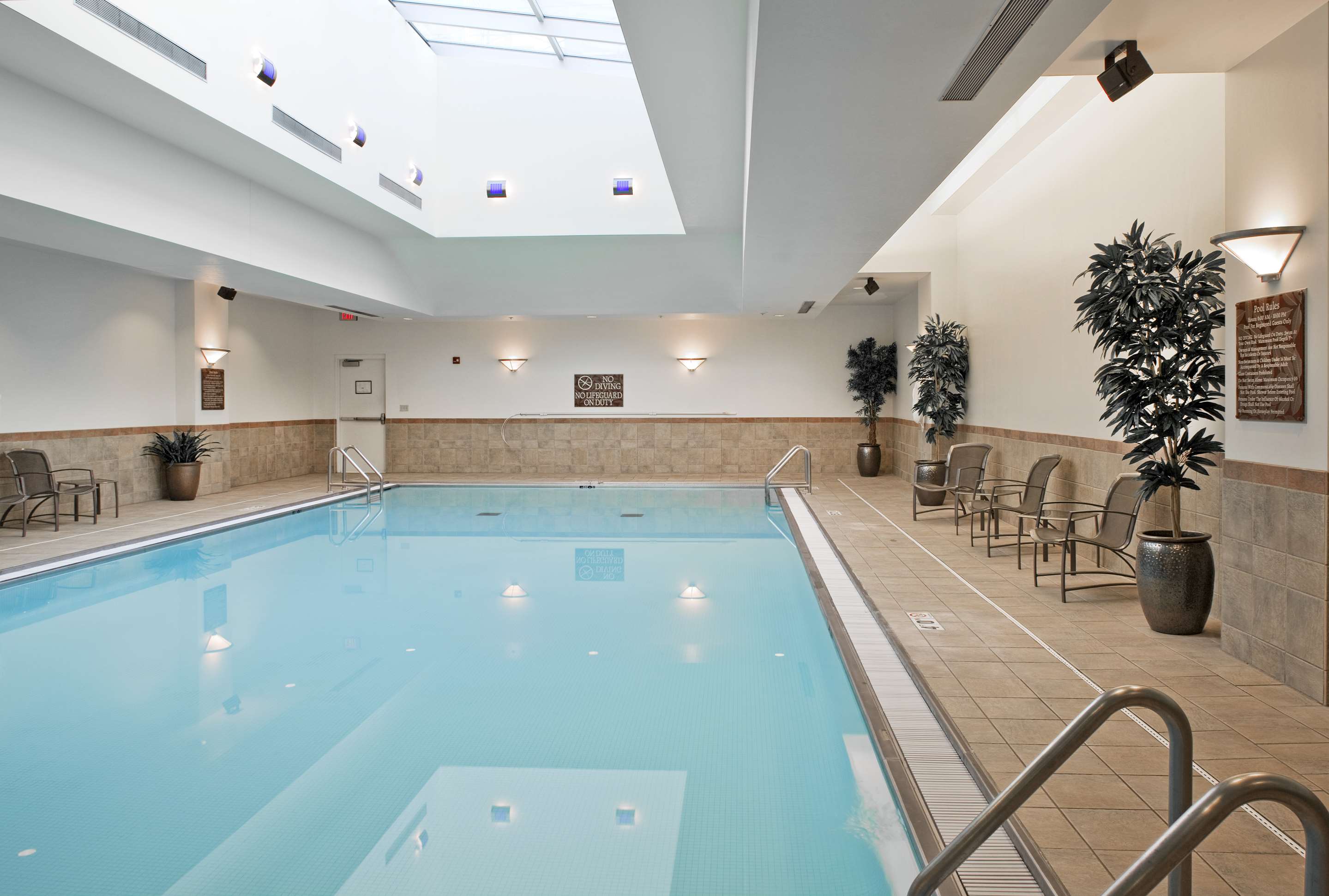 Pool | Hilton Omaha