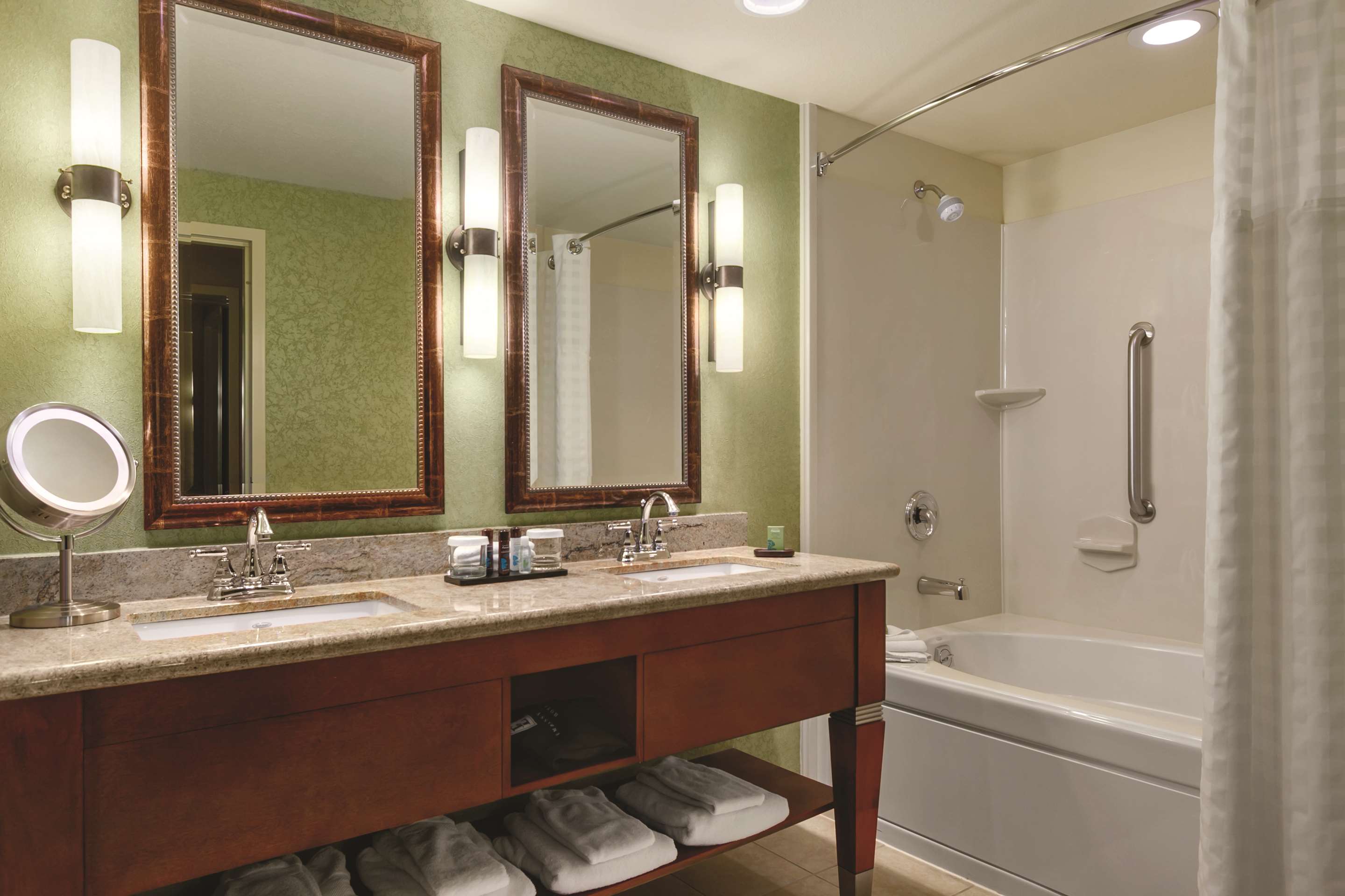 Guest room bath