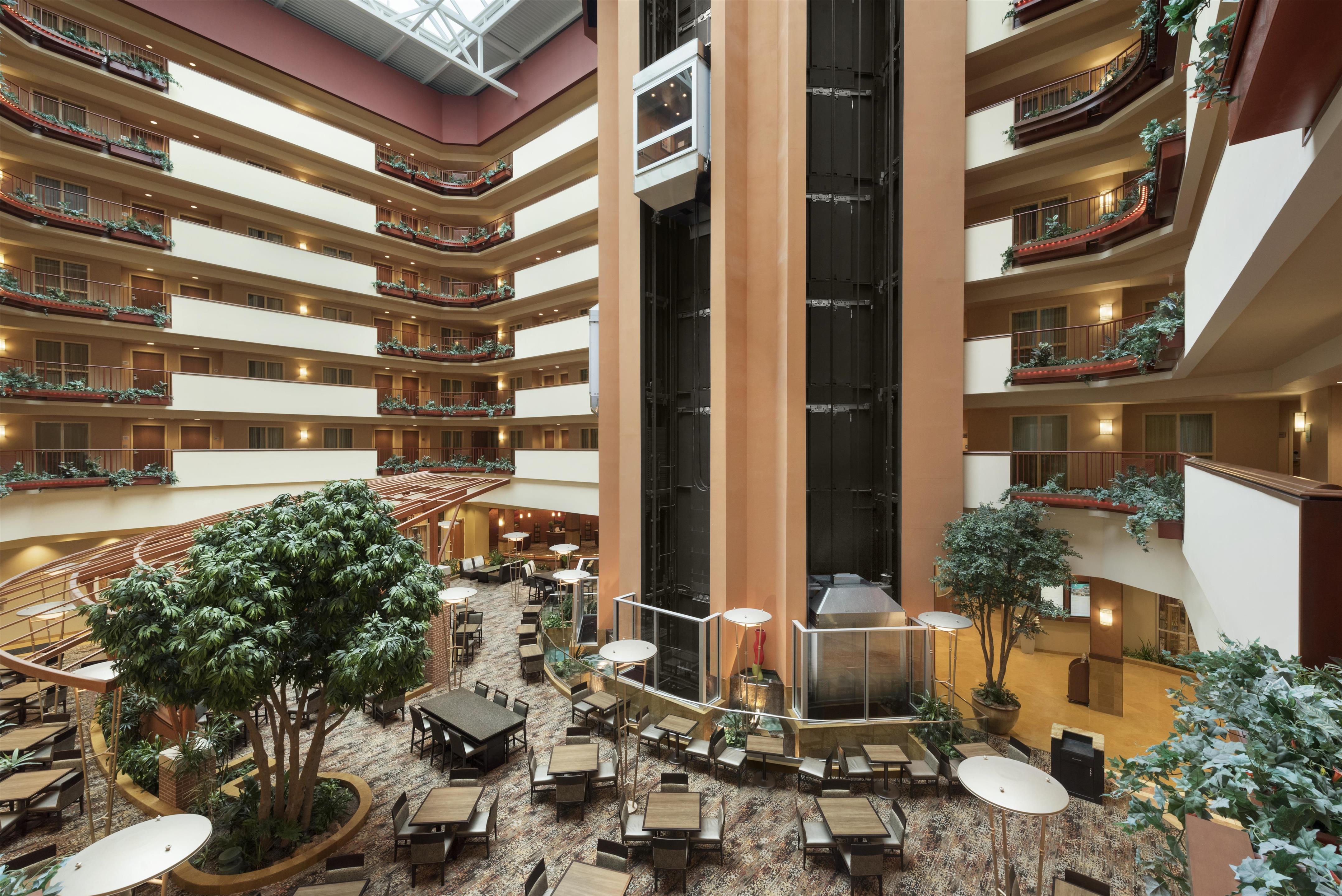 Lobby | Embassy Suites Omaha-La Vista/Hotel & Conference Center
