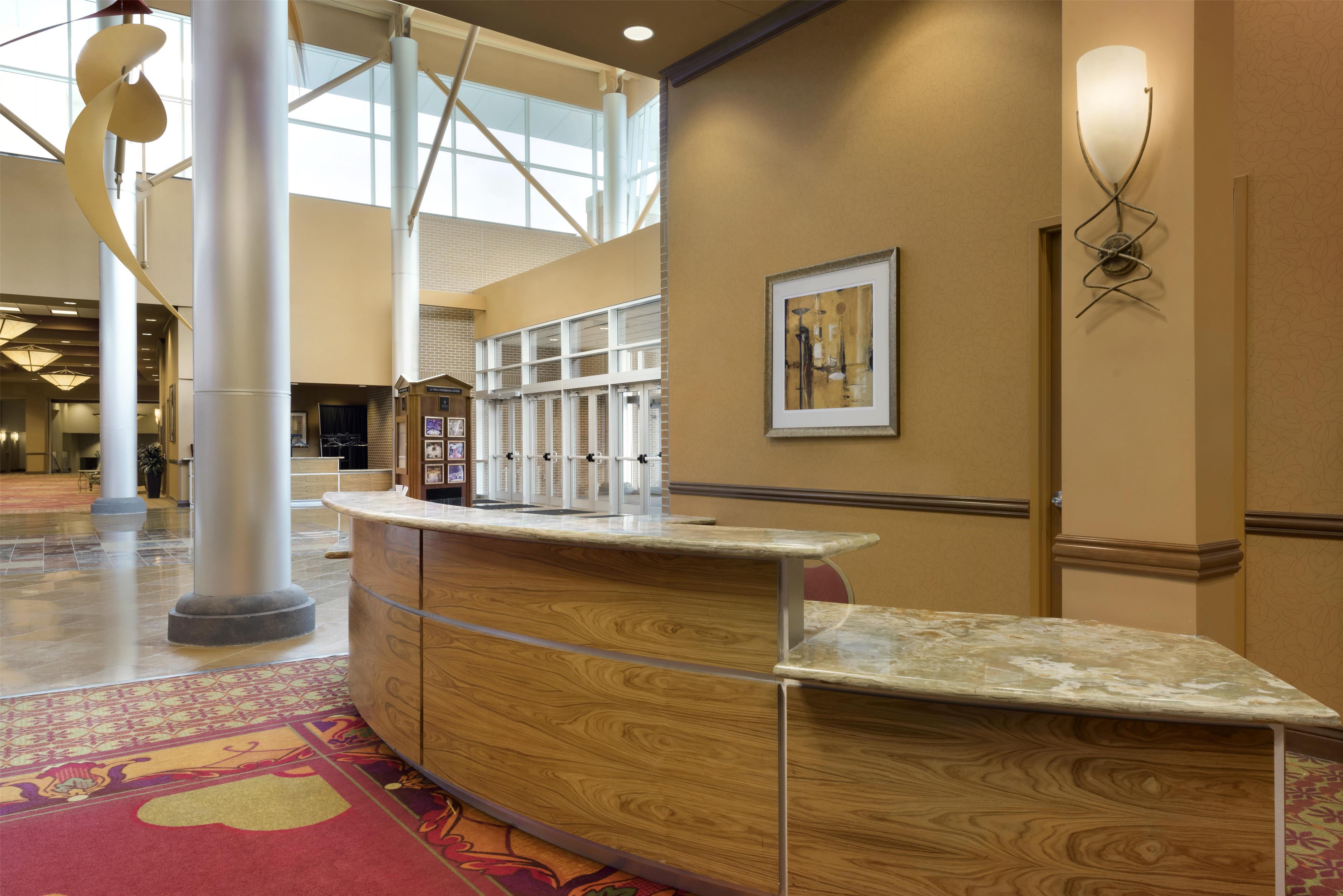 Reception | Embassy Suites Omaha-La Vista/Hotel & Conference Center