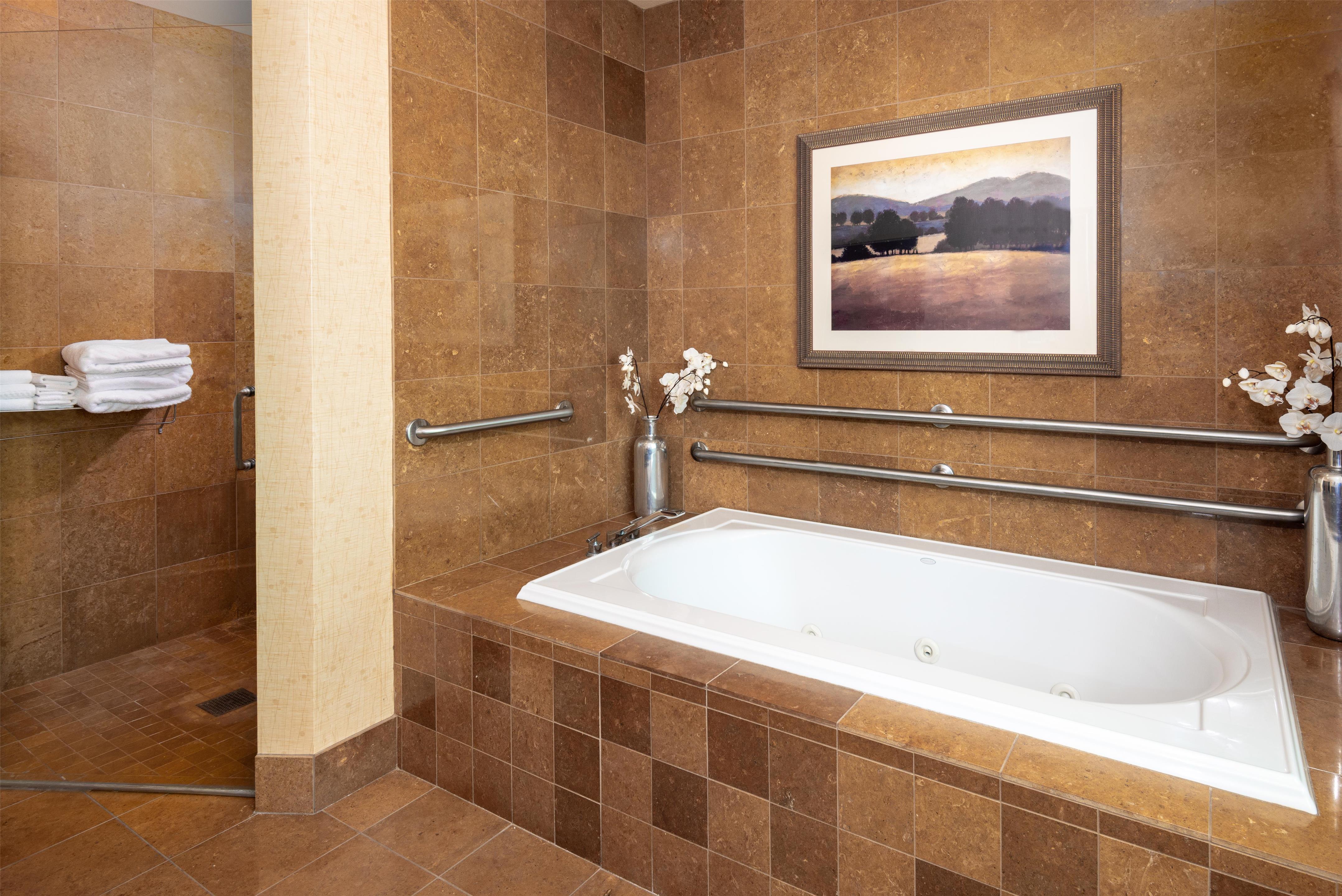 Guest room bath