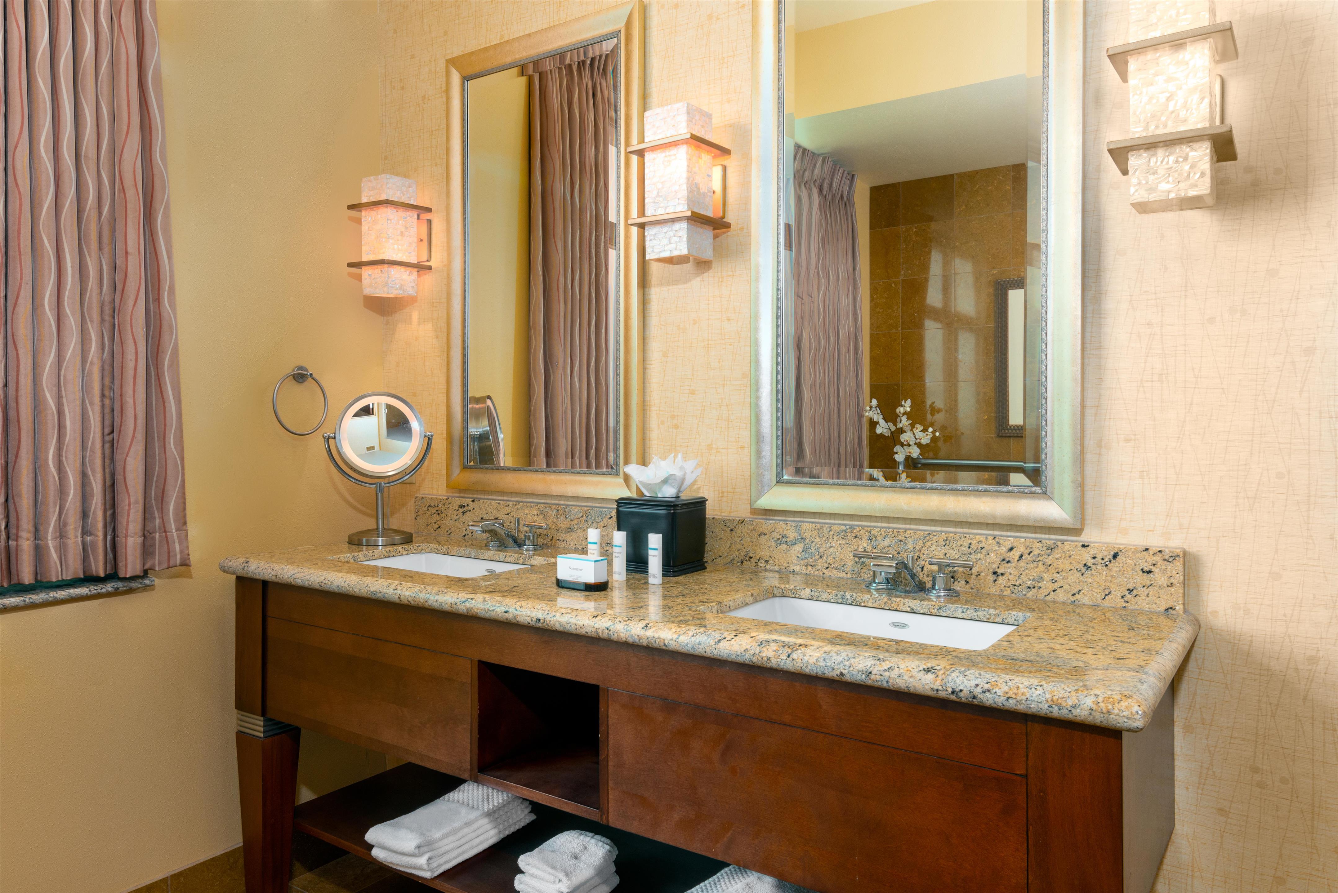 Guest room bath