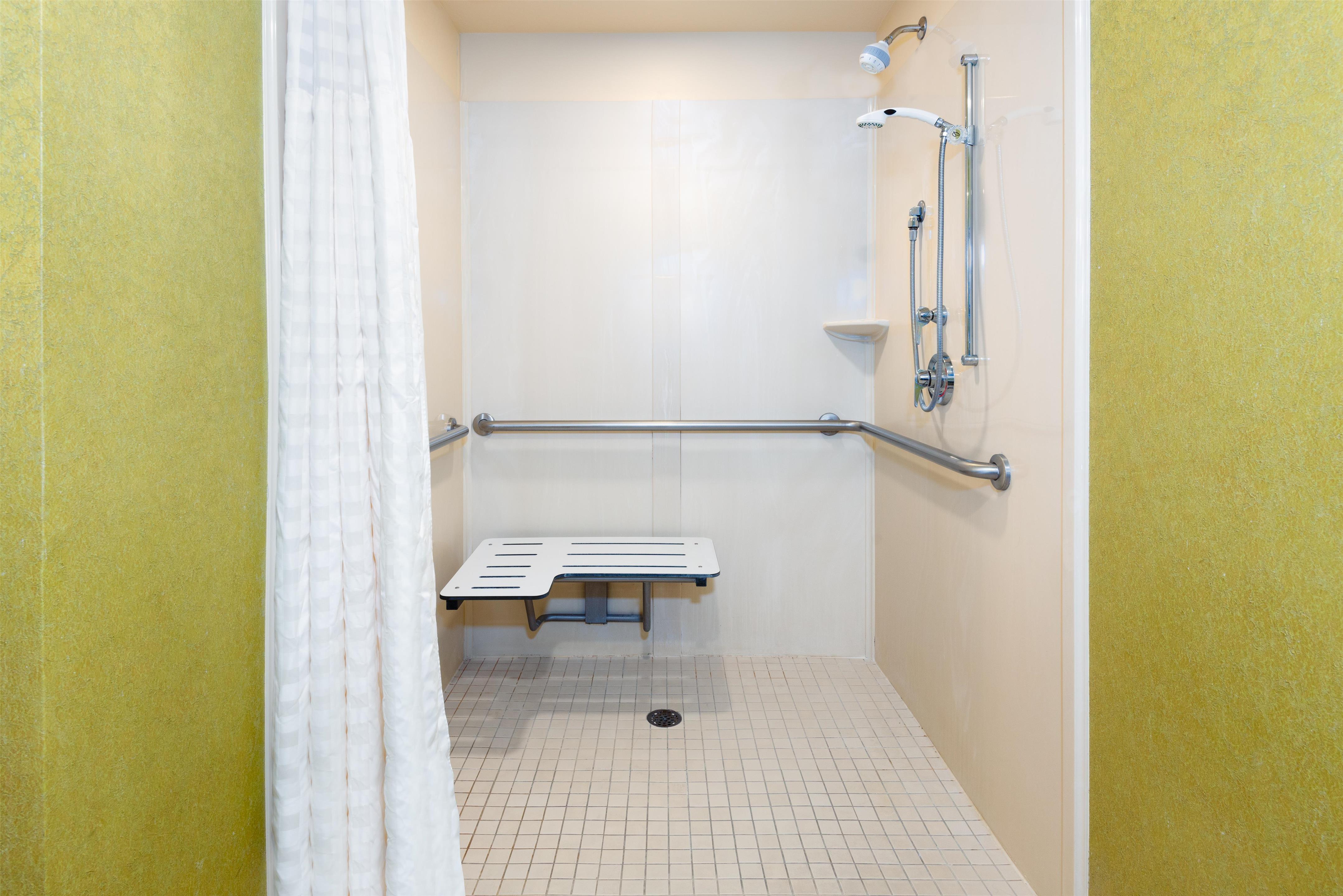 Guest room bath