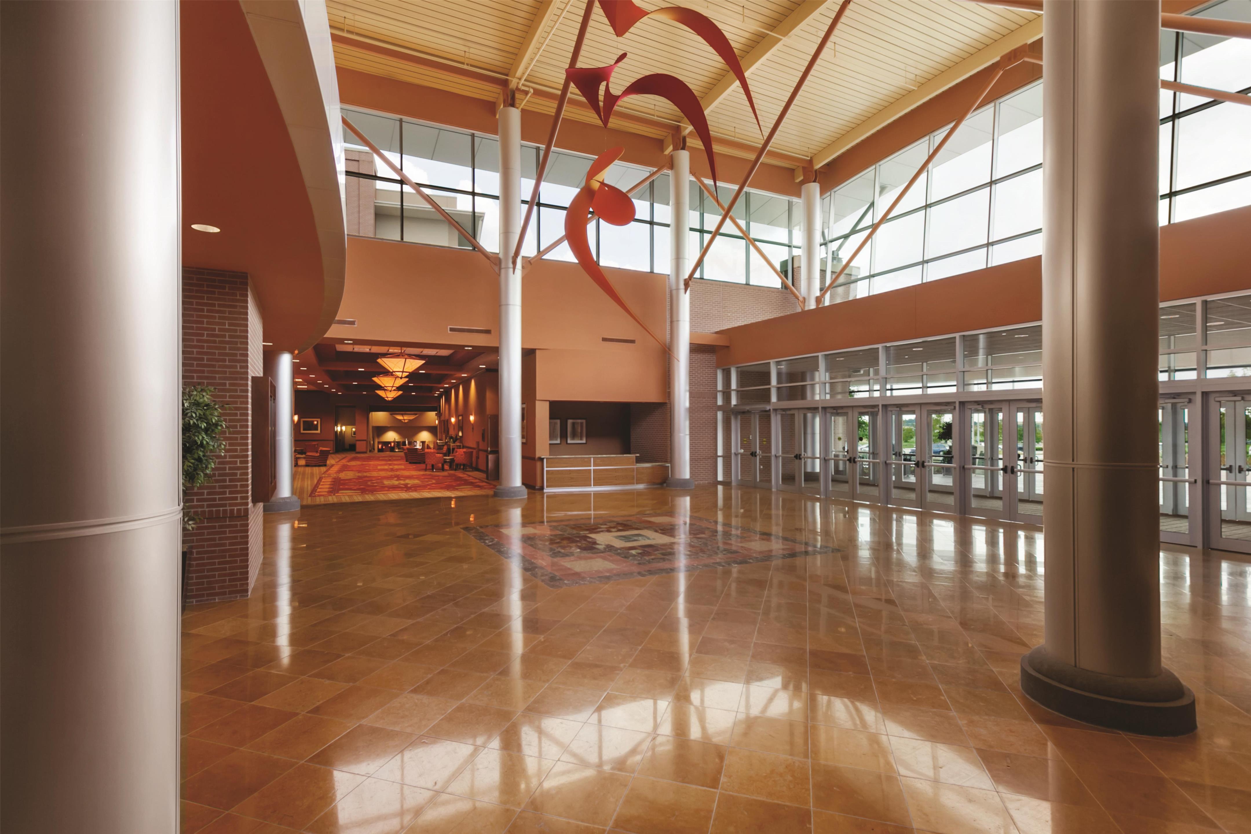 Lobby | Embassy Suites Omaha-La Vista/Hotel & Conference Center