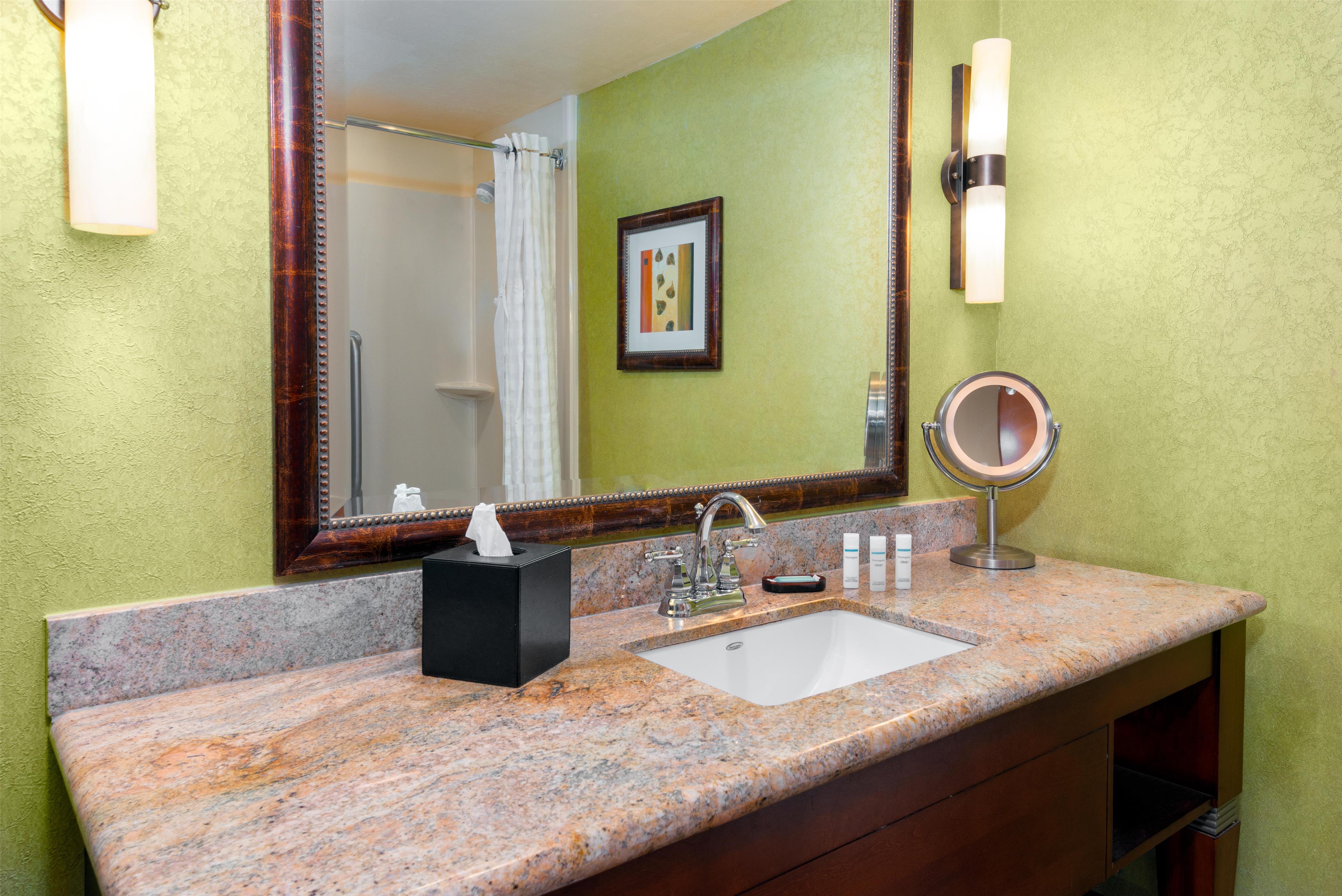 Guest room bath