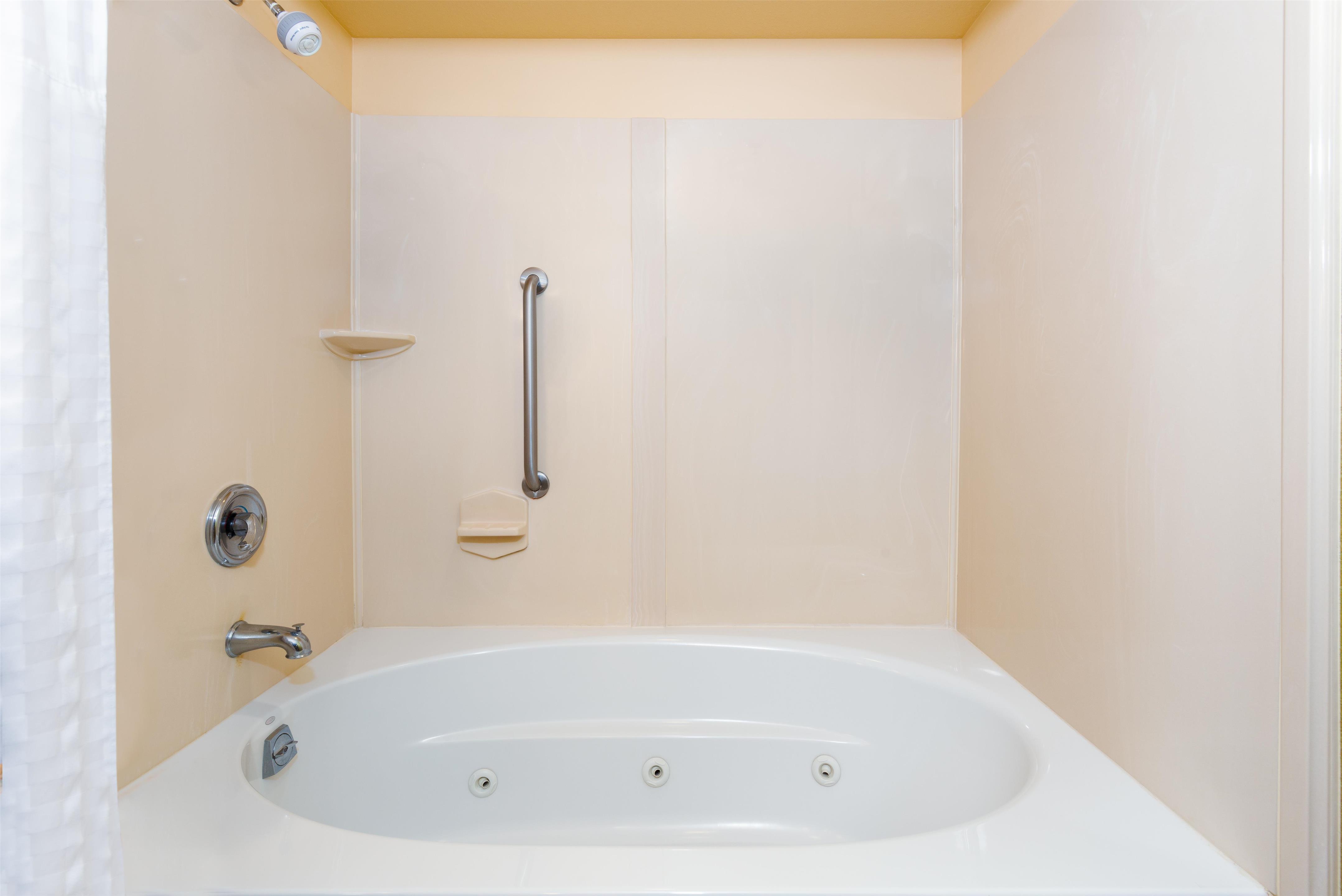 Guest room bath