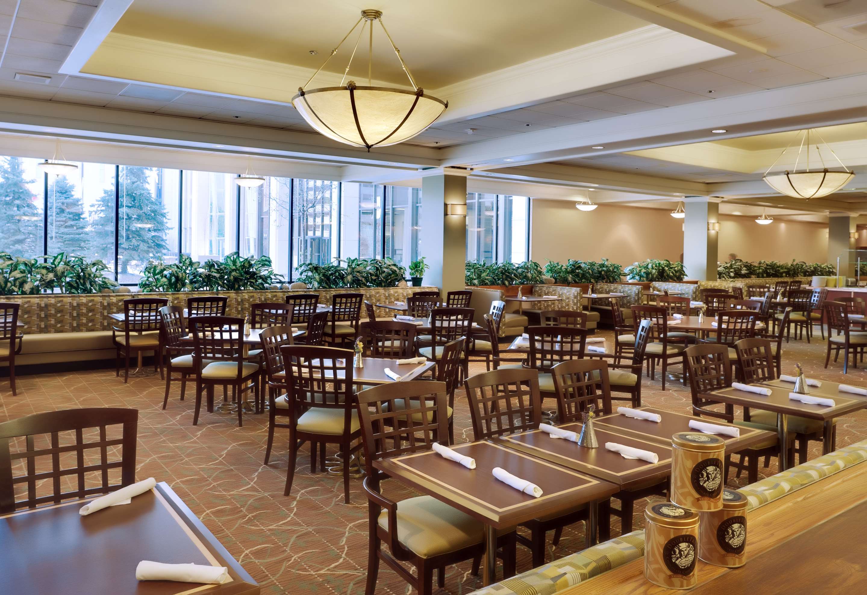 Restaurant | DoubleTree by Hilton Omaha Downtown