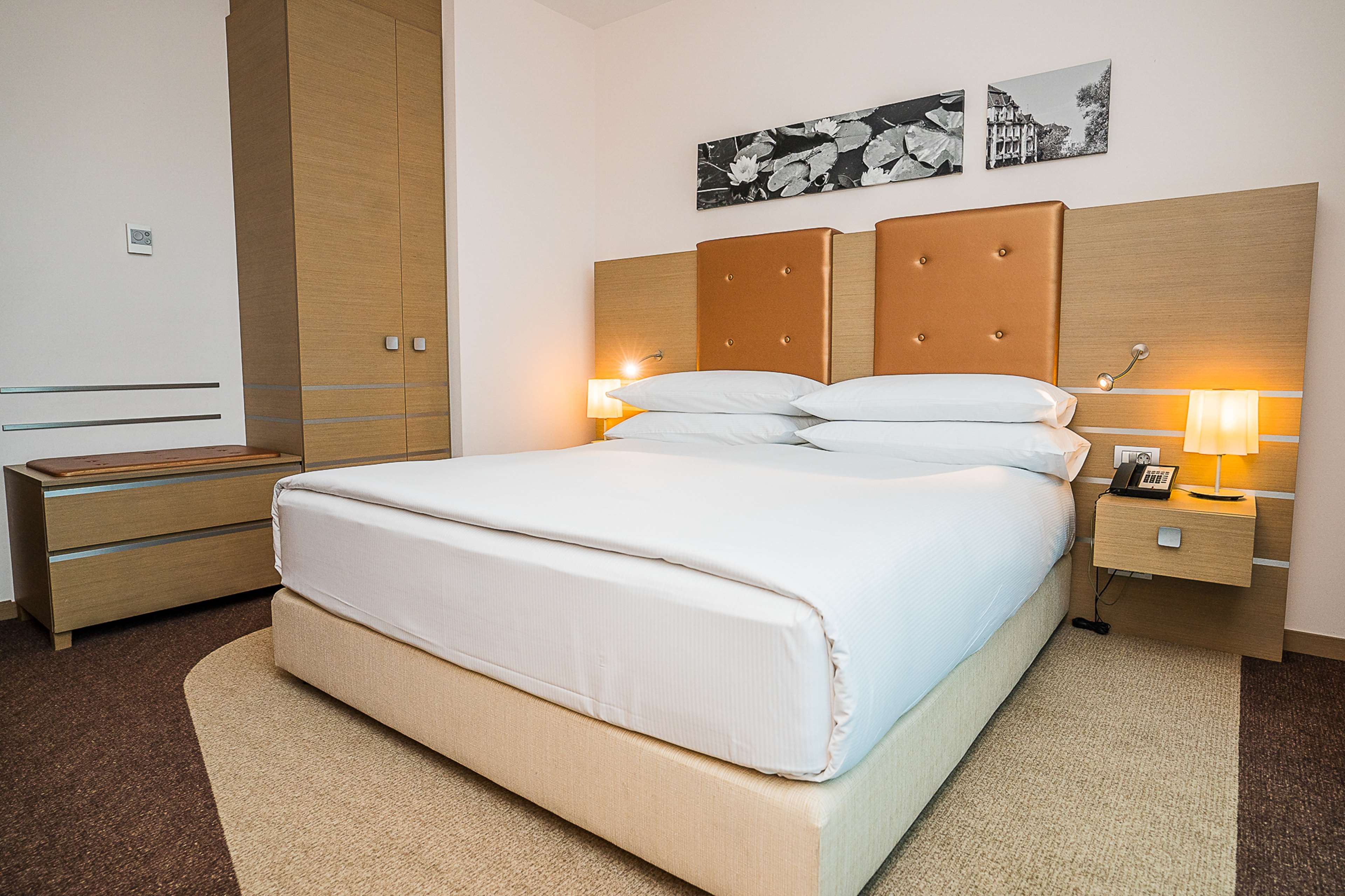 DoubleTree by Hilton Hotel Oradea Room Type - KING DELUXE RM W  BALCONY