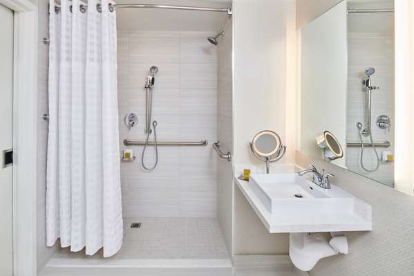  - DoubleTree by Hilton Spectrum Irvine - I-5, Exit 94