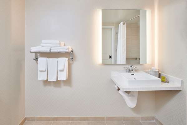  - DoubleTree by Hilton Spectrum Irvine - I-5, Exit 94