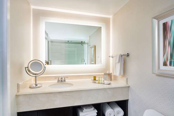  - DoubleTree by Hilton Spectrum Irvine - I-5, Exit 94