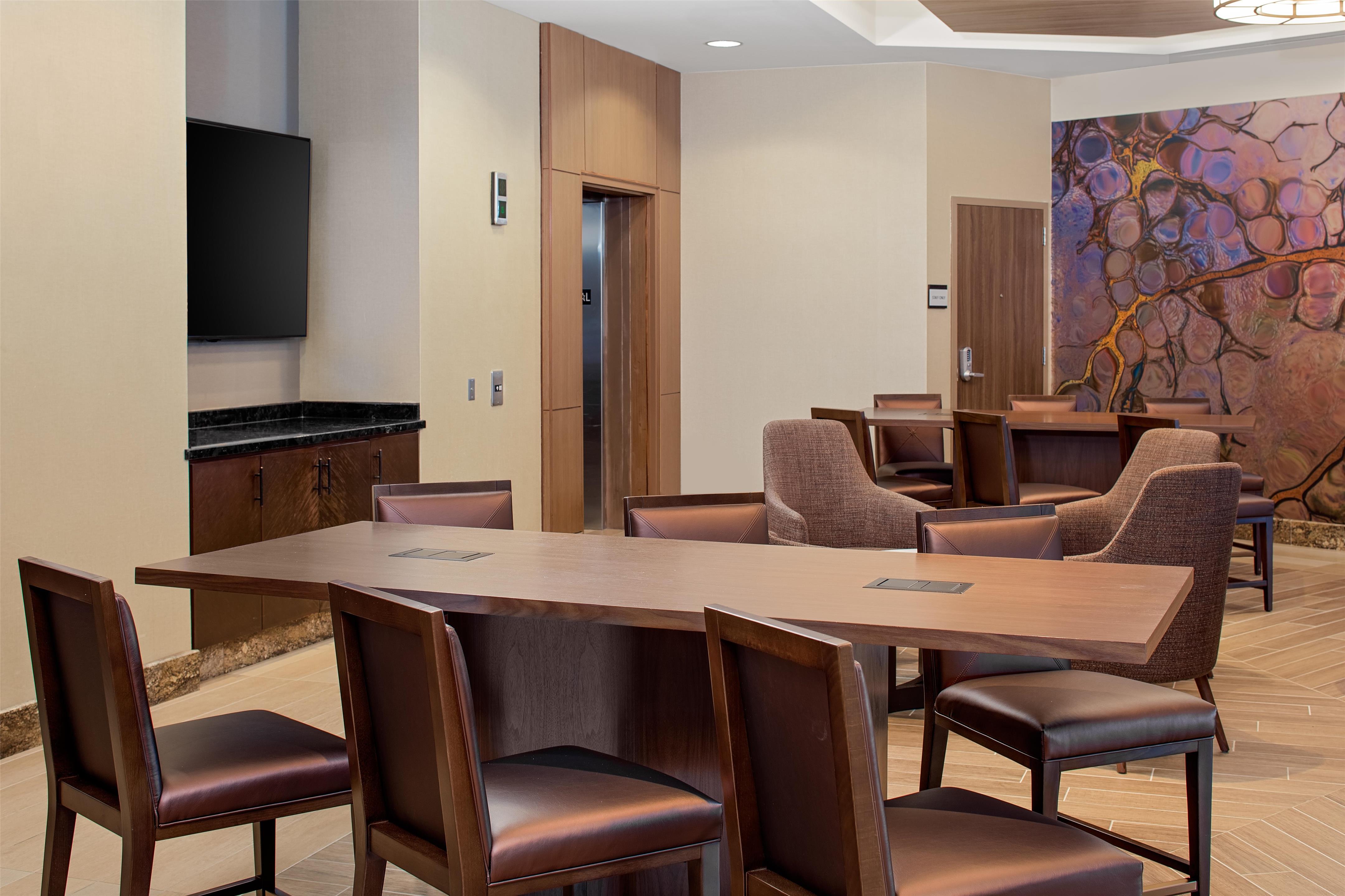 Lobby | DoubleTree by Hilton Irvine - Spectrum