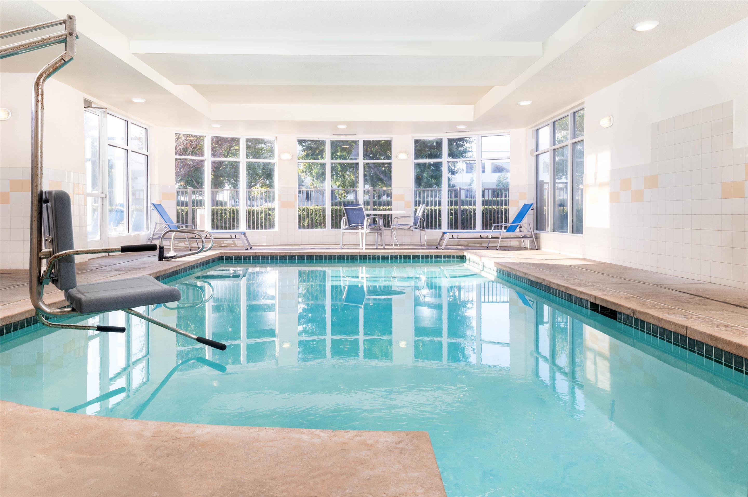 Pool | Hilton Garden Inn Ontario/Rancho Cucamonga