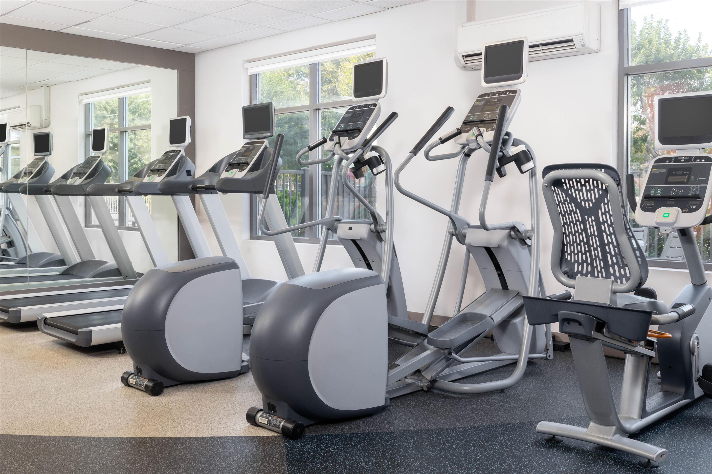 Health club fitness center gym | Hilton Garden Inn Ontario/Rancho Cucamonga