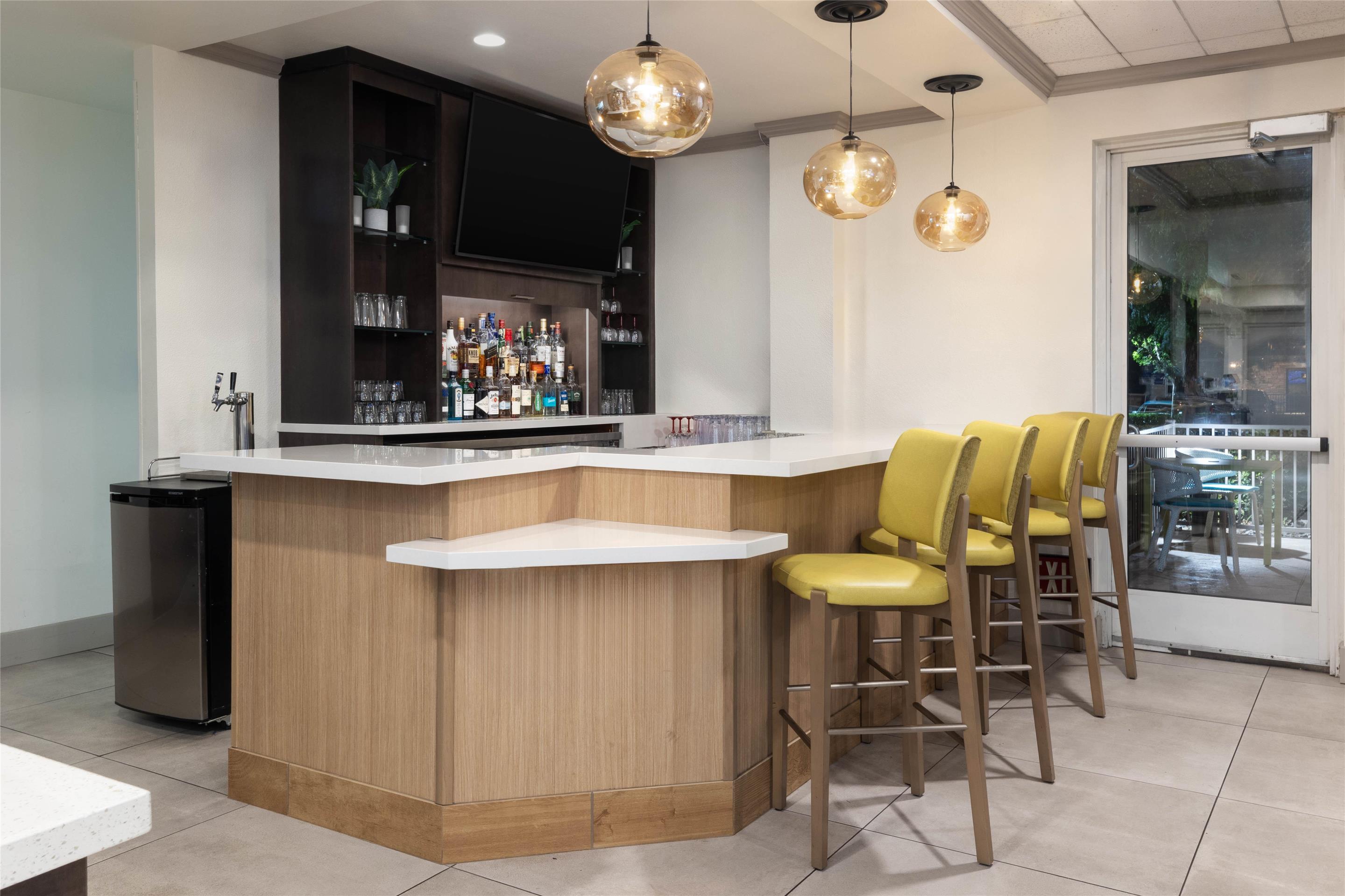 BarLounge | Hilton Garden Inn Ontario/Rancho Cucamonga