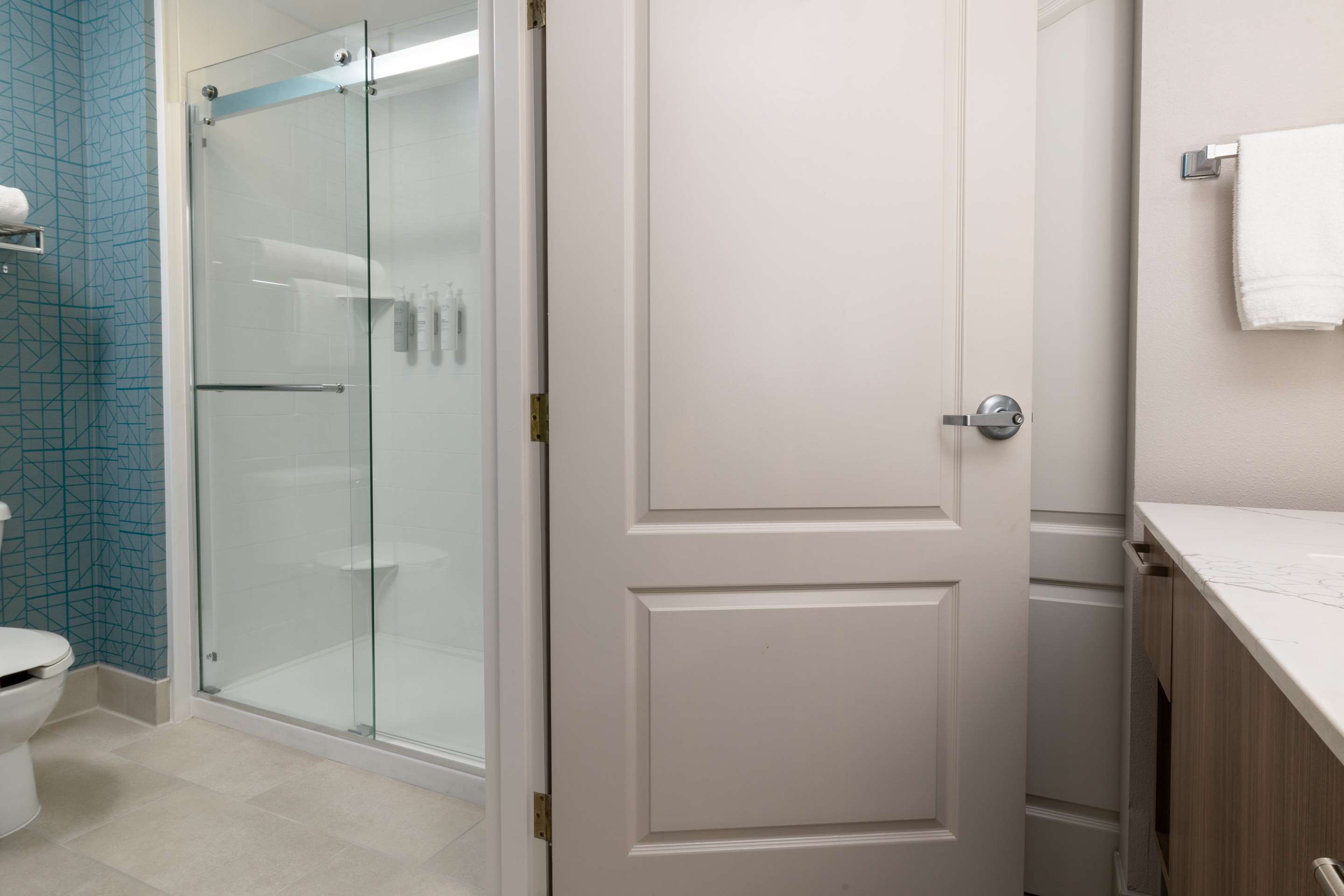 Guest room bath